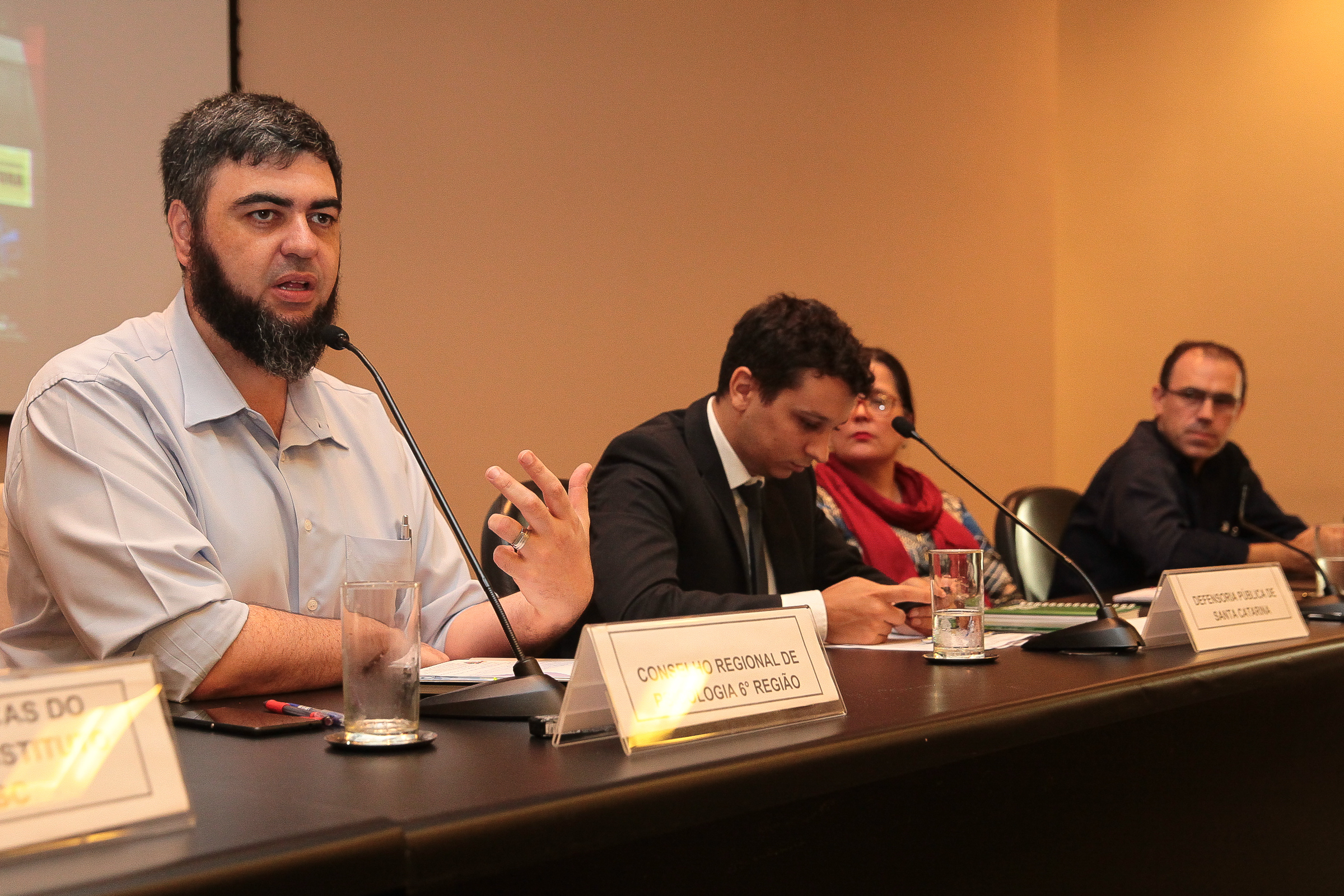 Seminário Violência de Estado ontem e hoje: da exclusão ao extermínio. Aristeu Bertelli, presidente do Conselho Regional de Psicologia de São Paulo (CRP-SC)