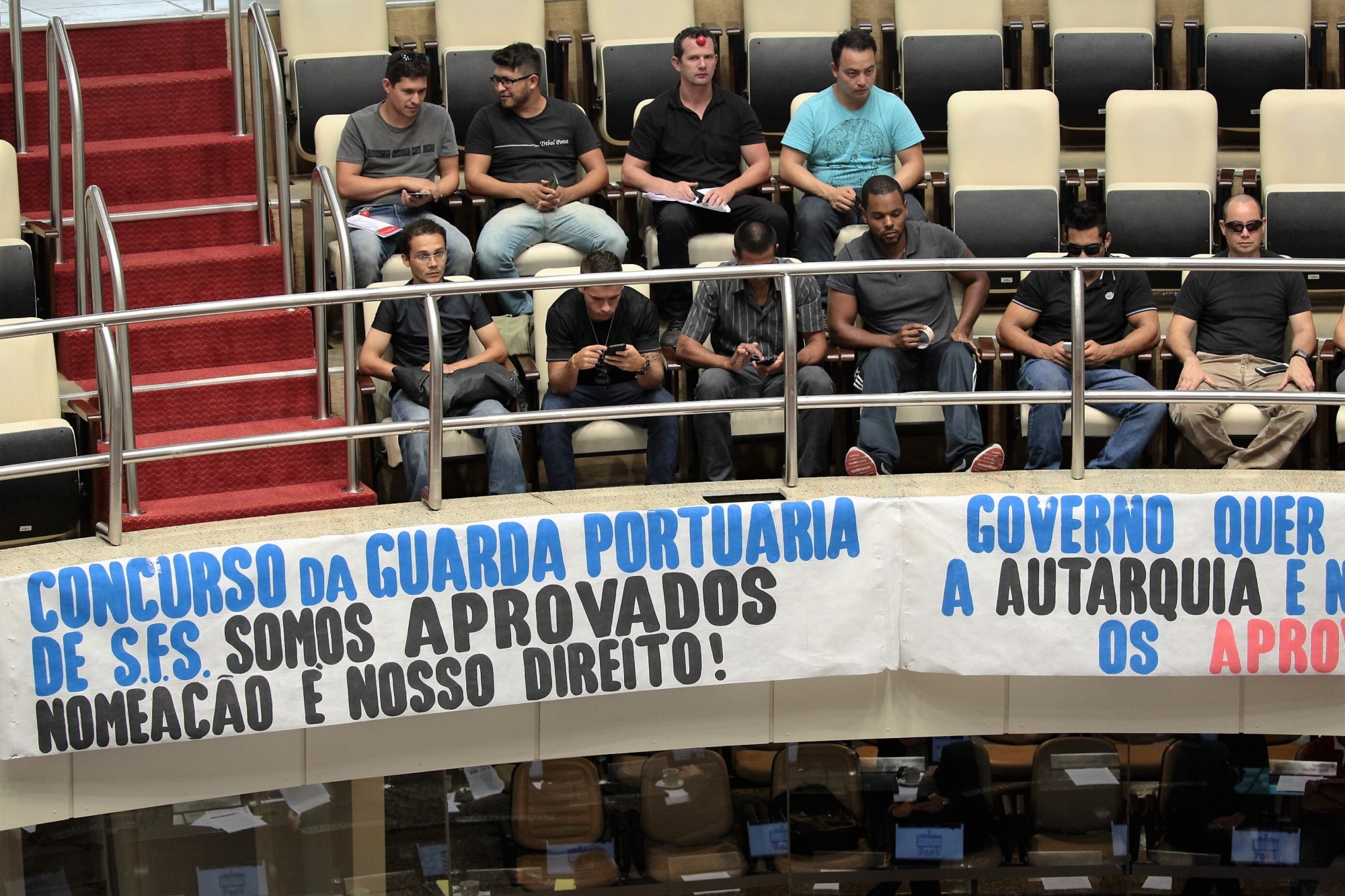 Aprovados em concurso protestam contra extinção do Porto de São Francisco
