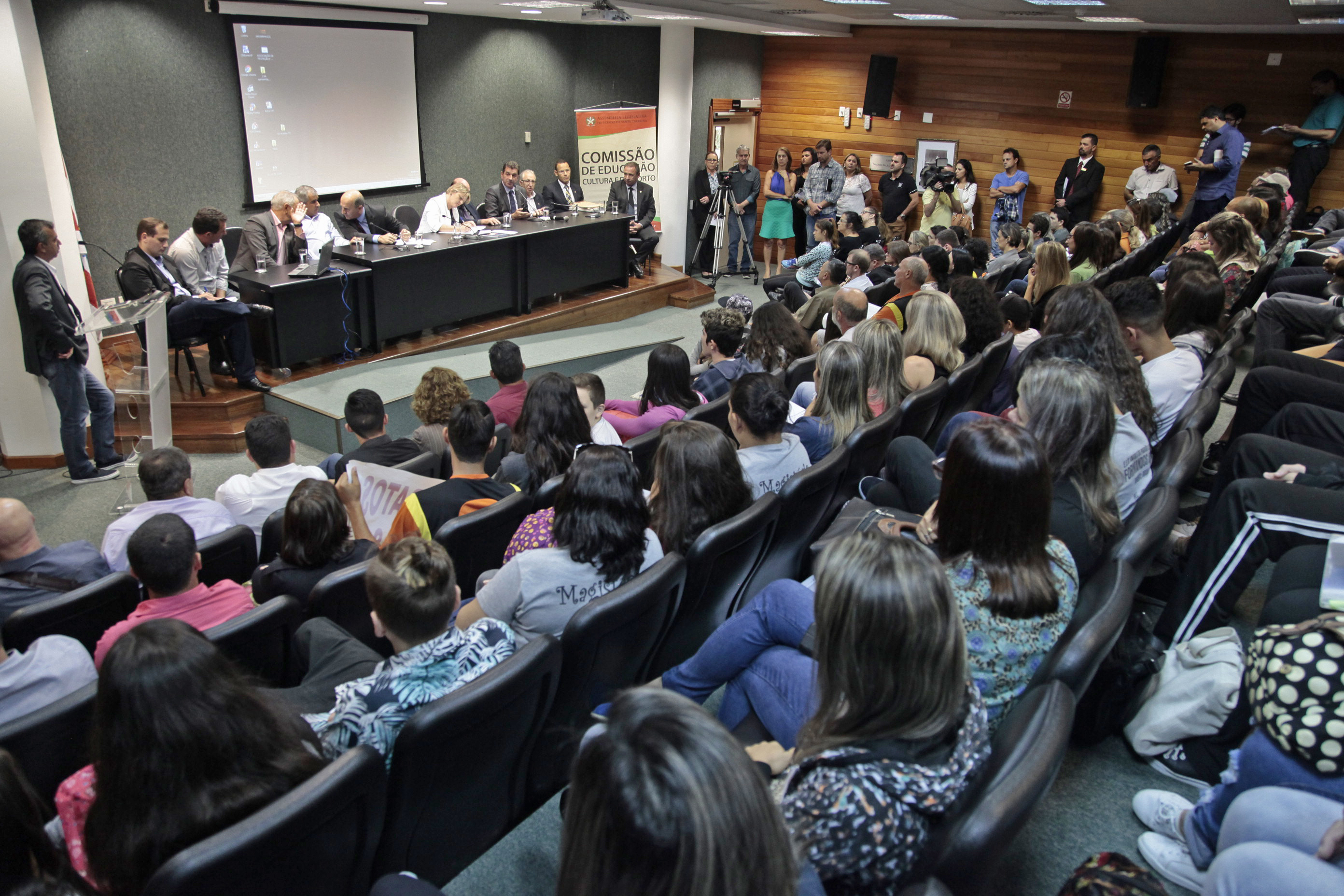 Audiência Pública - Situação das Escolas de Balneário Gaivotas e Sombrio.
