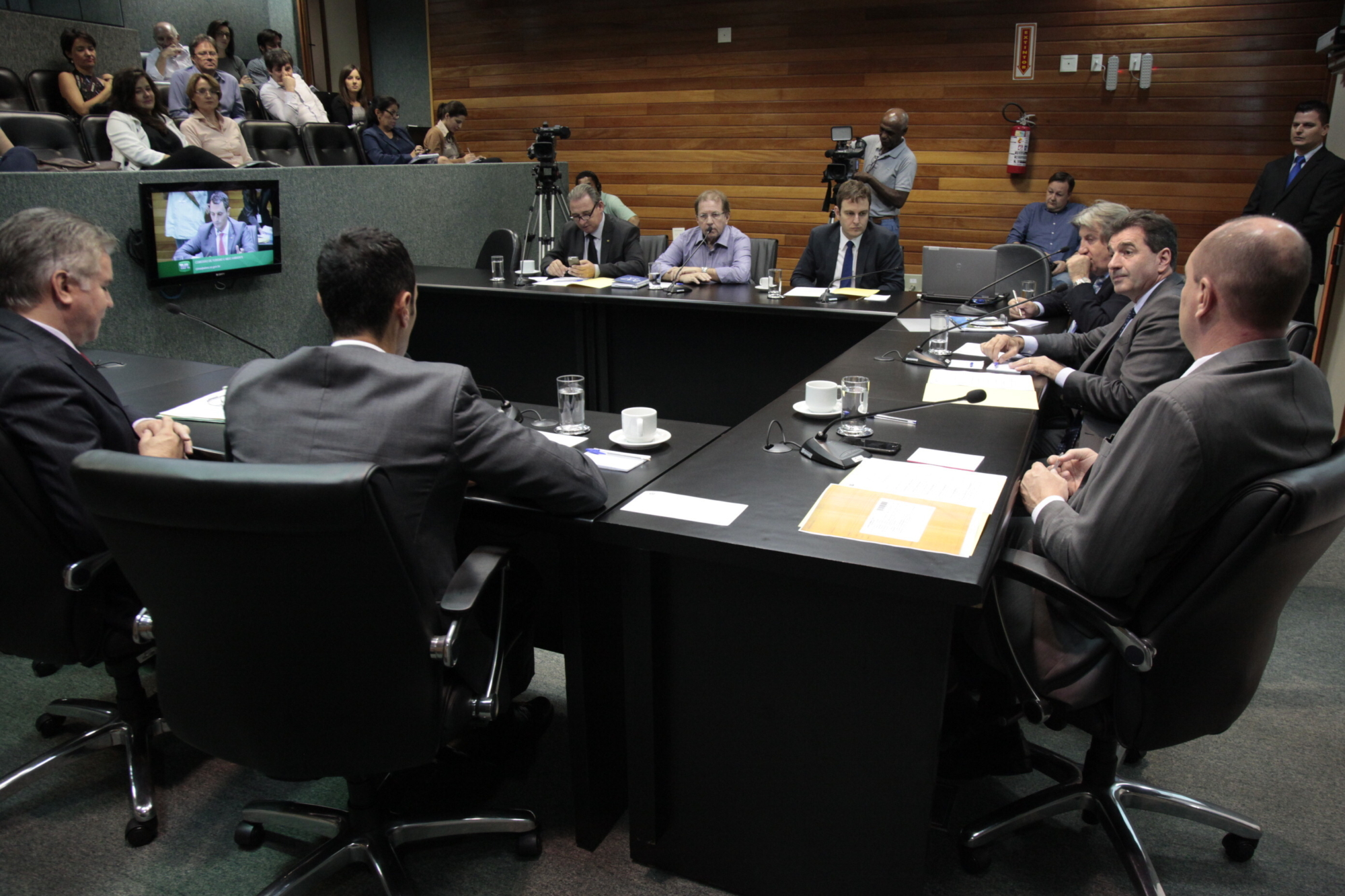 Autoridades e entidades empresariais do turismo debatem prioridades