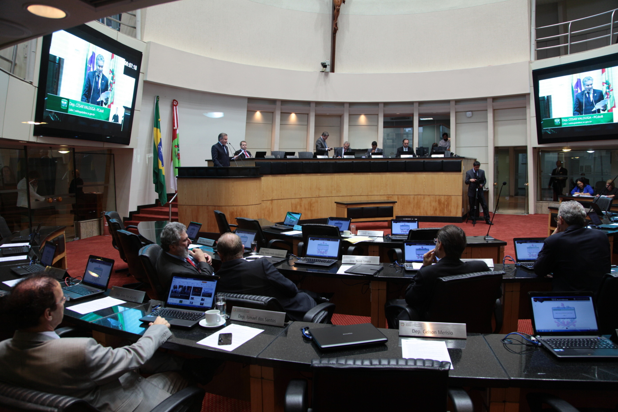Pronunciamentos dos deputados na sessão desta terça (18)