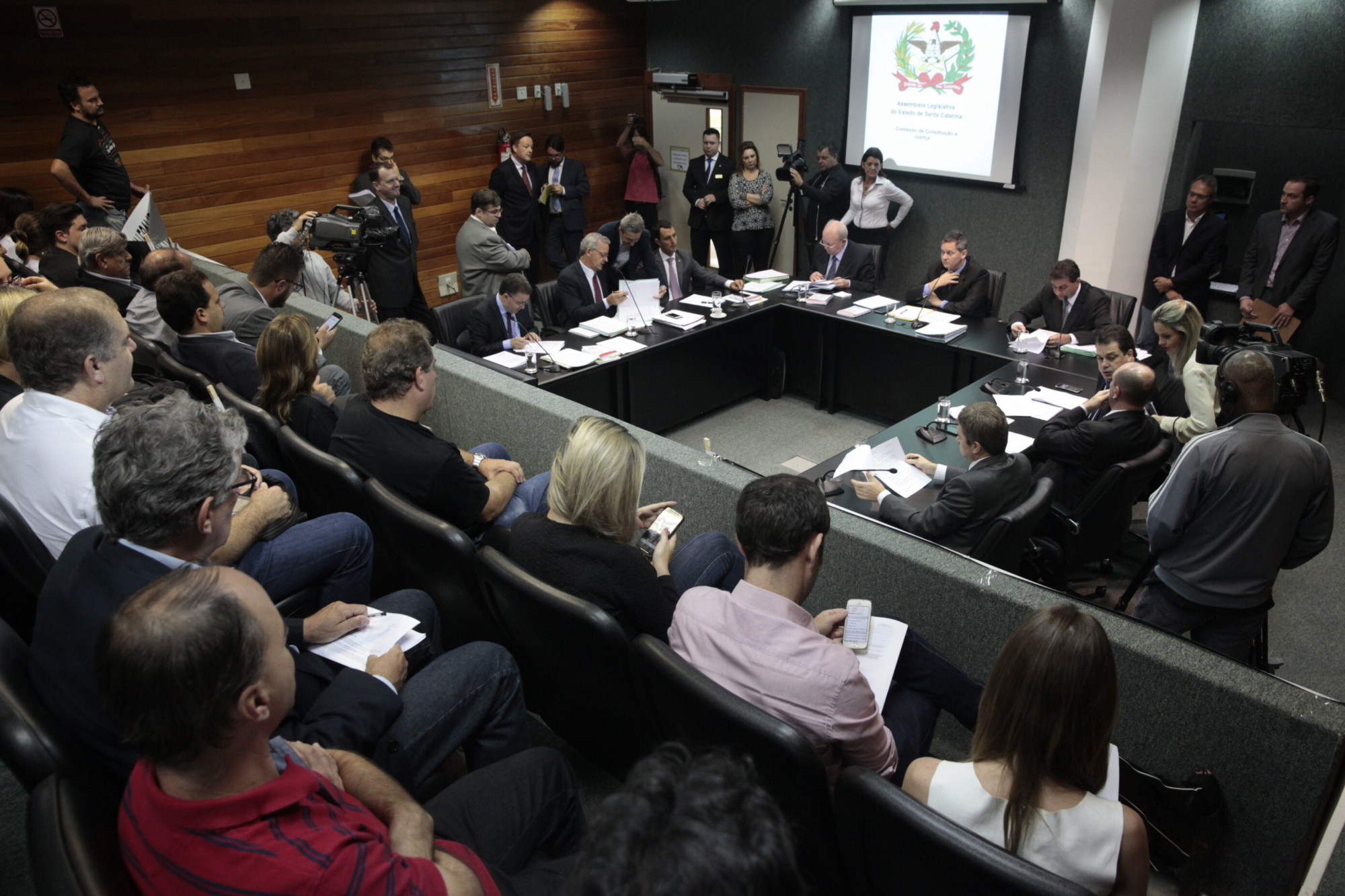 CCJ aprova colocação de placa informativa em obra paralisada