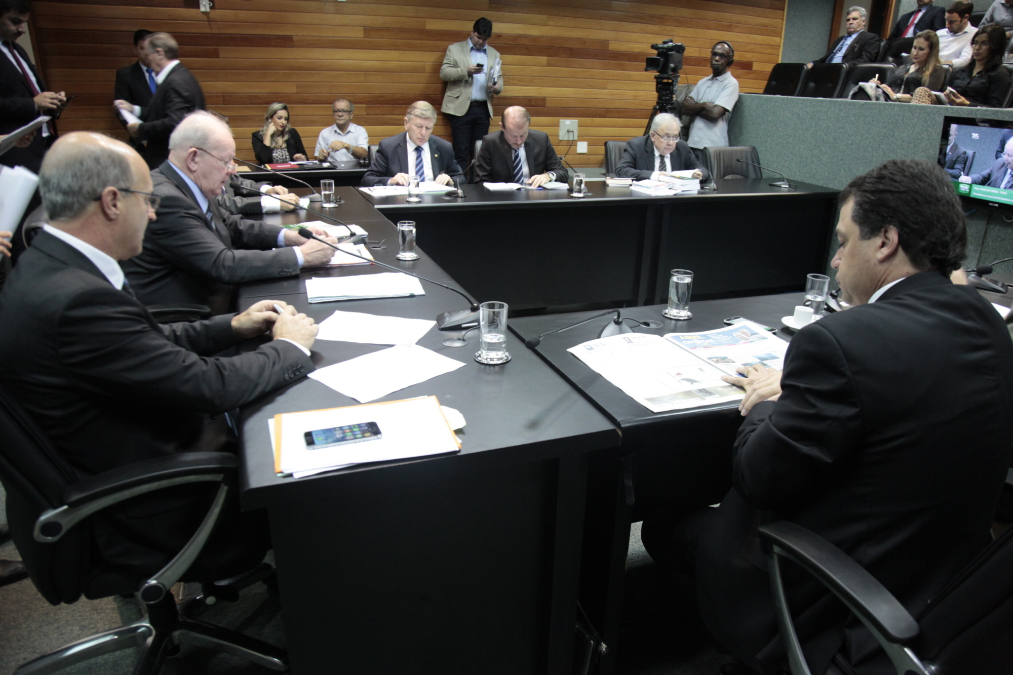 Finanças aprova MP que cria e transforma cargos na Secretaria da Saúde