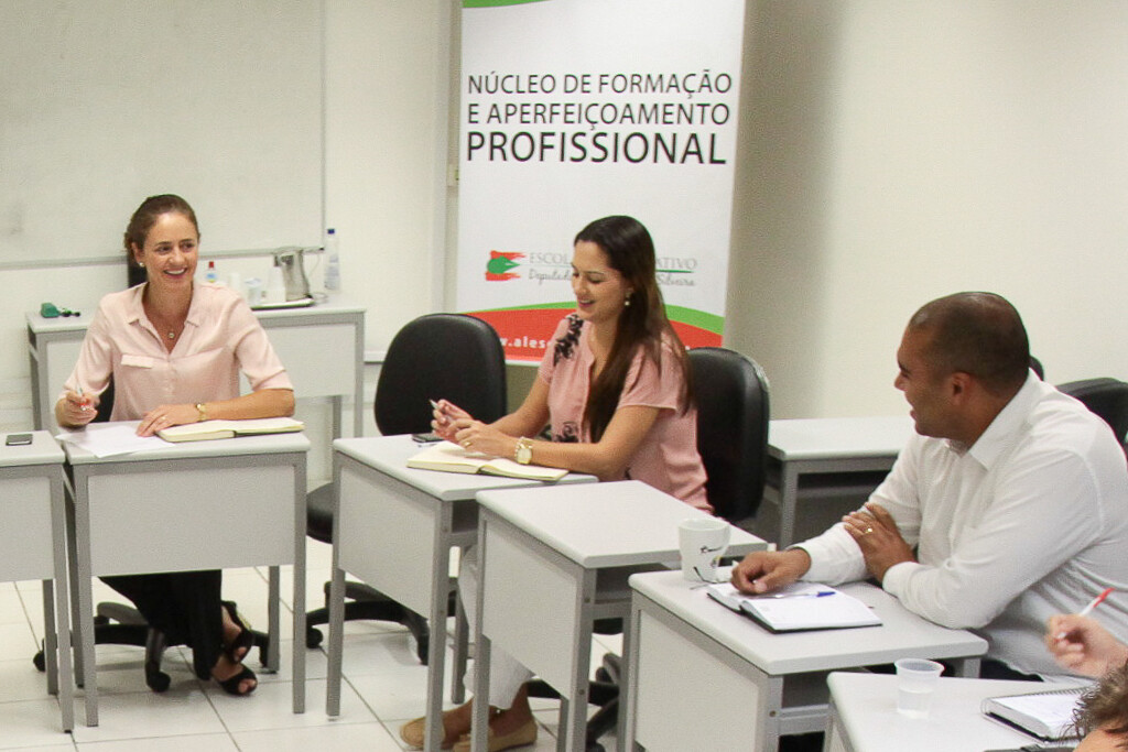 Nova gestão da Escola do Legislativo quer aproximar juventude da política