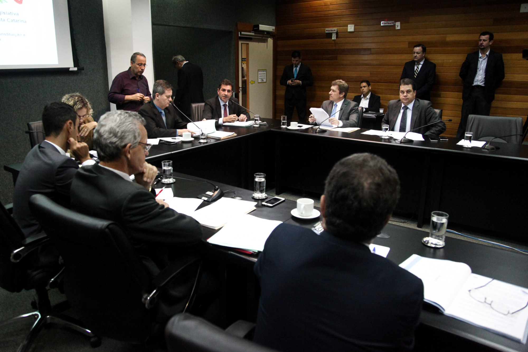 PEC que acaba com pensão dos ex-governadores está pronta para Plenário