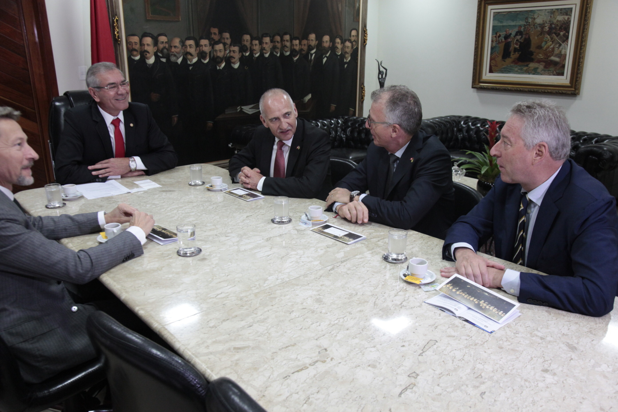Comitiva da embaixada da Suíça visita Assembleia Legislativa