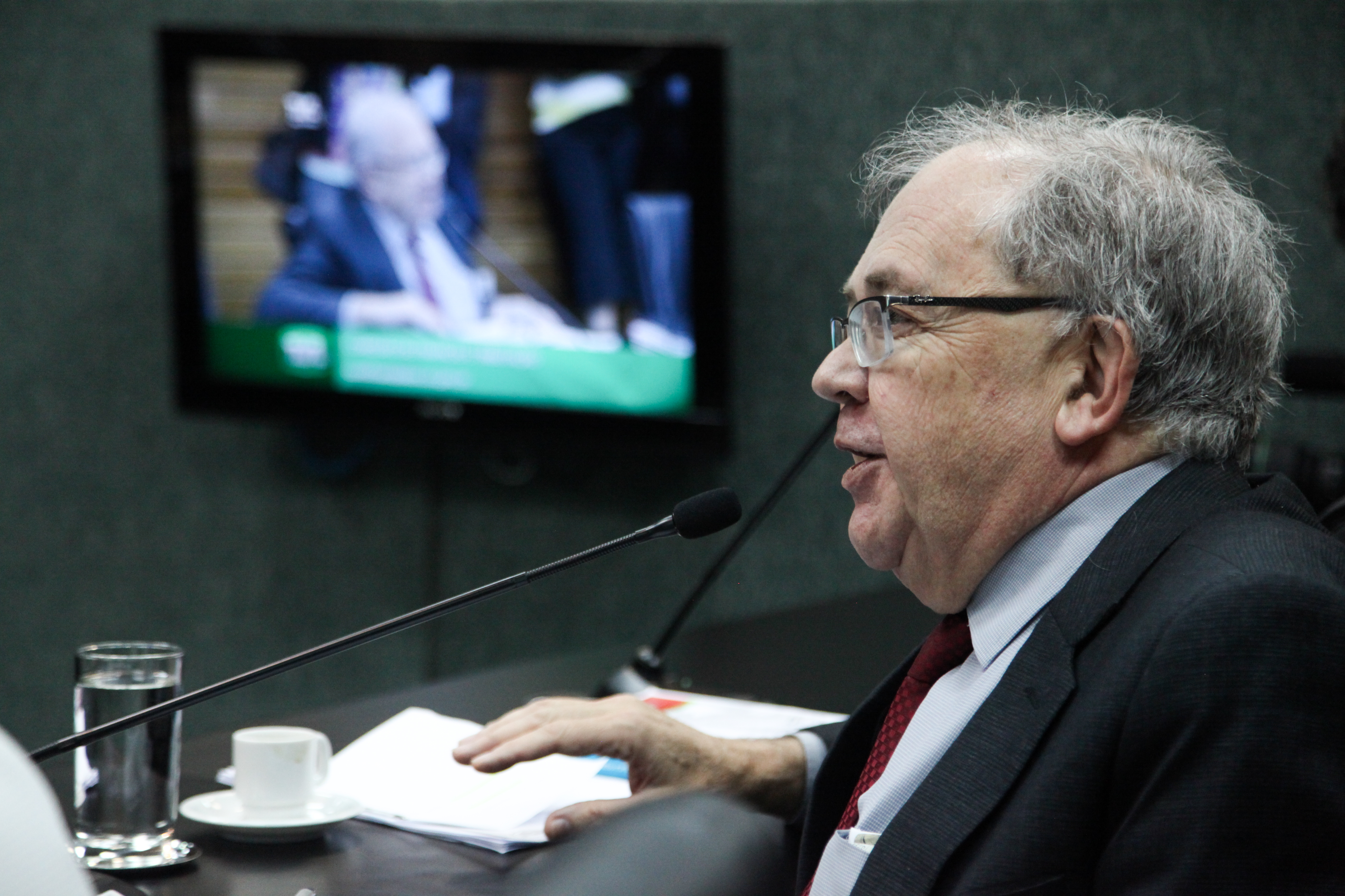 Deputado Fernando Coruja (PMDB). Comissão de Finanças e Tributação.