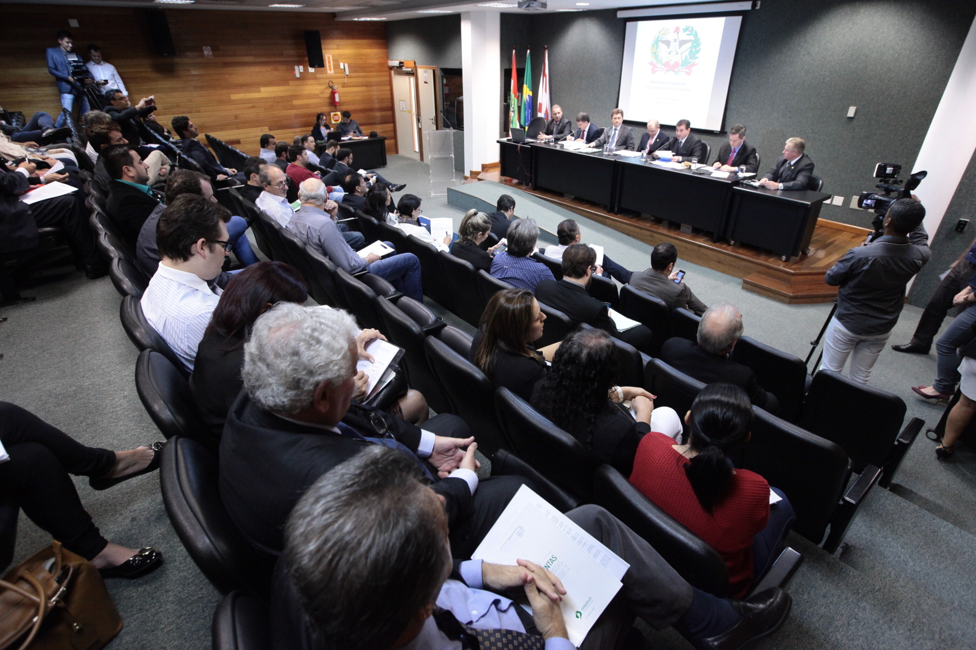 Audiência debate projetos que regram distribuição de sacolas plásticas