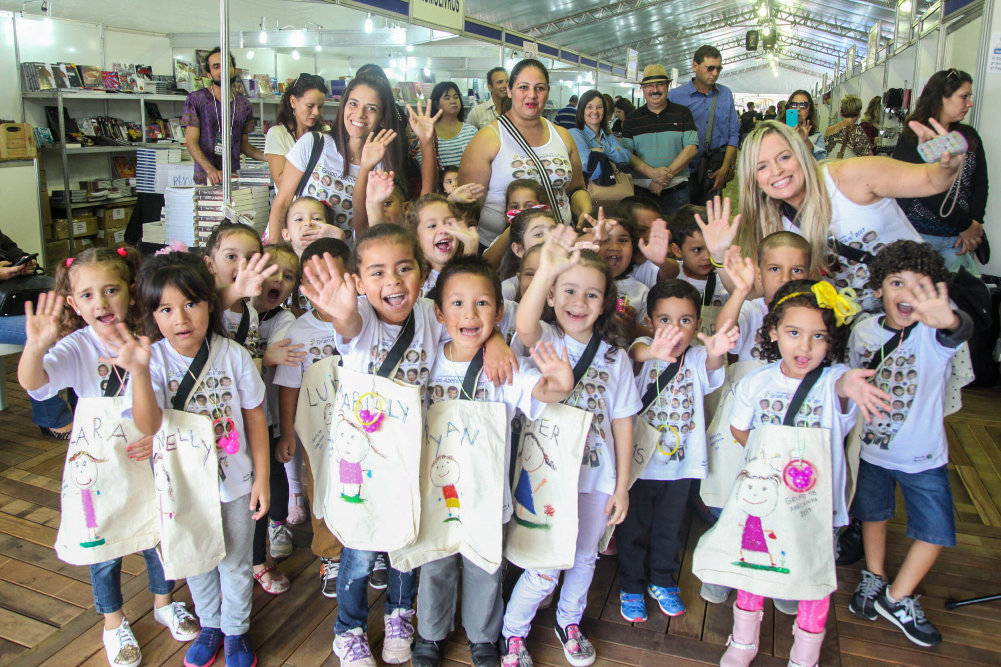 Grupo Abelhinhas, da Creche Nossa Senhora da Boa Viagem,no Saco dos Limões