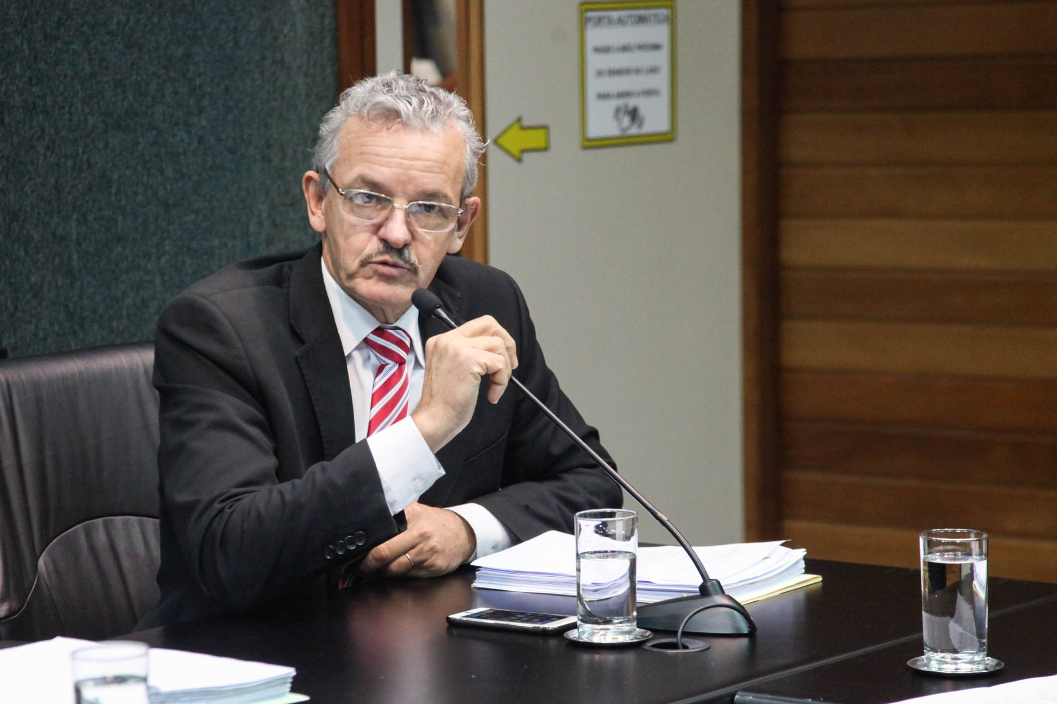 Deputado Dirceu Dresch (PT). Comissão de Trabalho, Administração e Serviços Públicos.