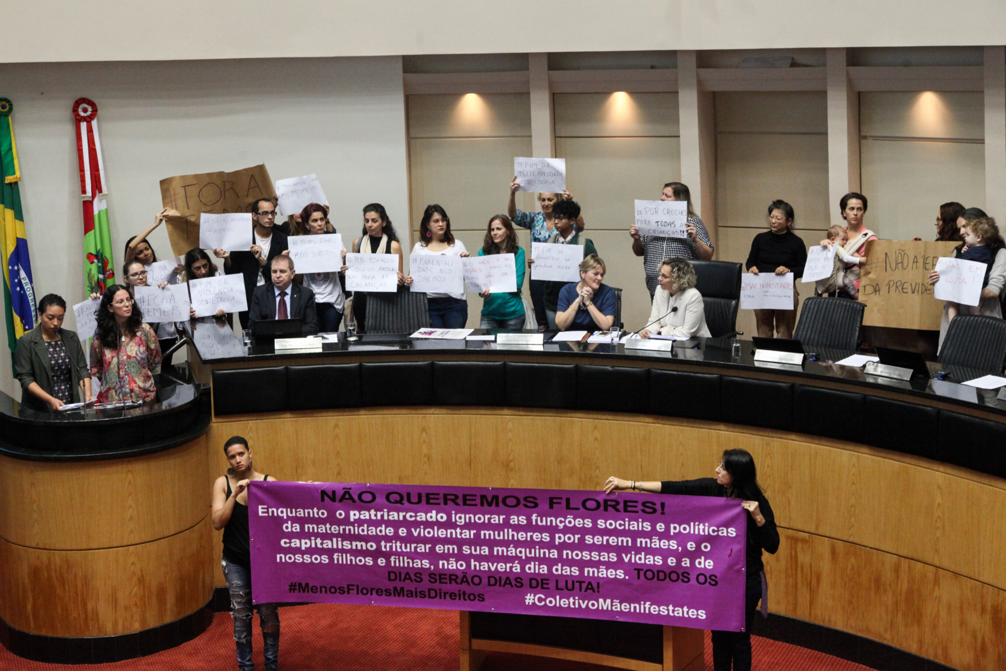 Mulheres apresentam Mãenifesto na Assembleia Legislativa