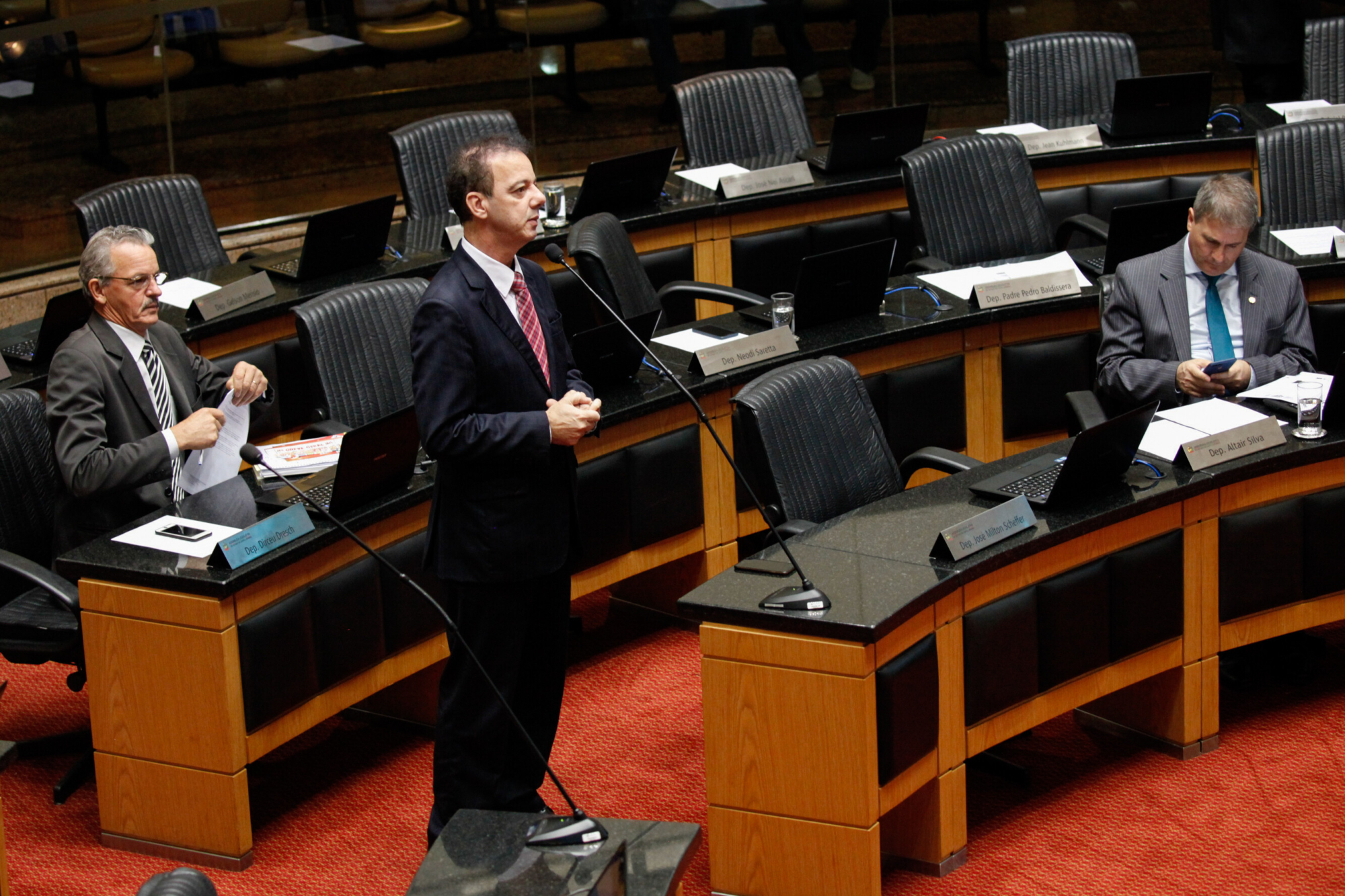 Pronunciamentos dos deputados na sessão desta quinta (11)
