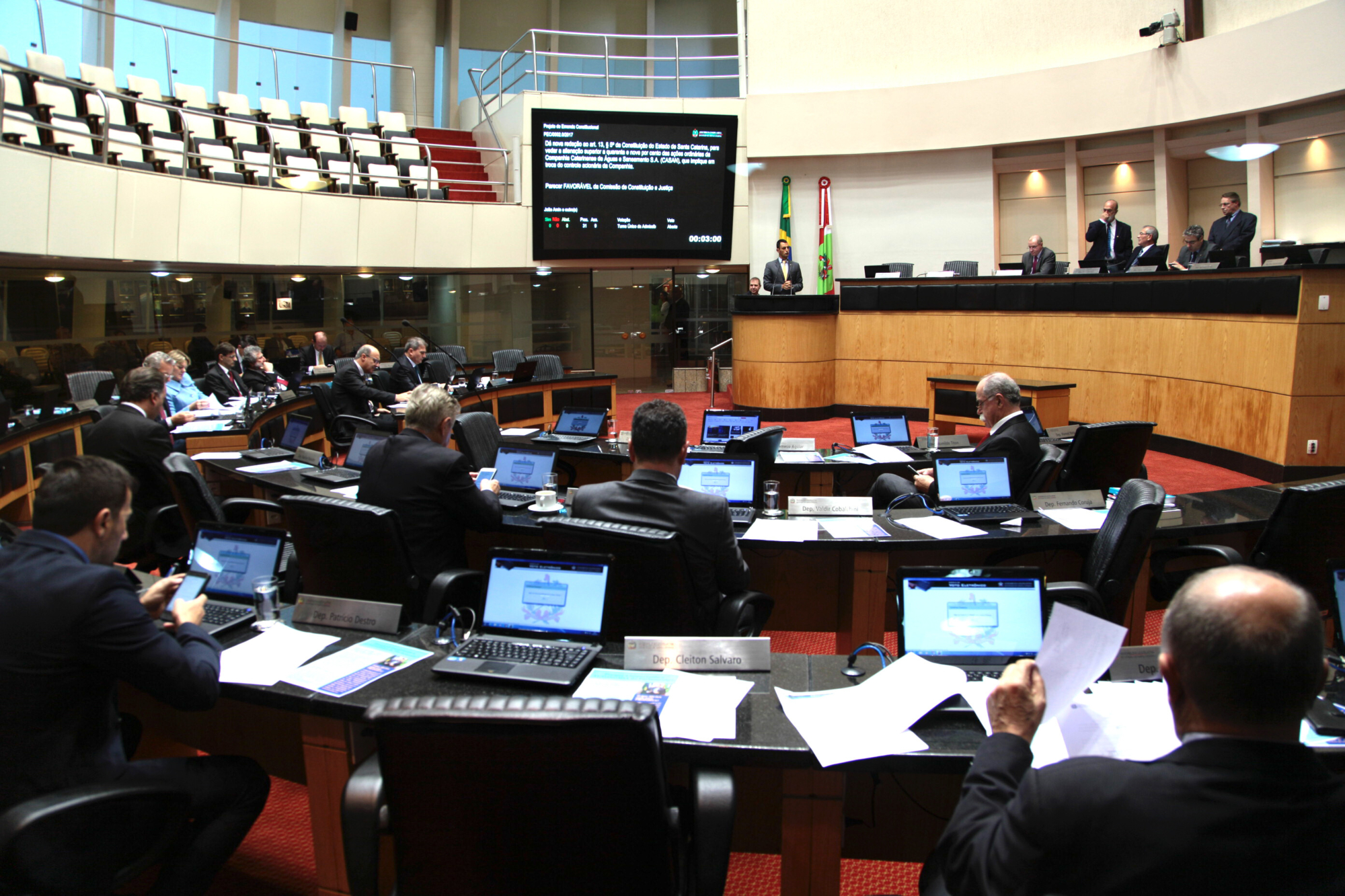 PEC que proíbe privatização da Casan segue para análise nas comissões