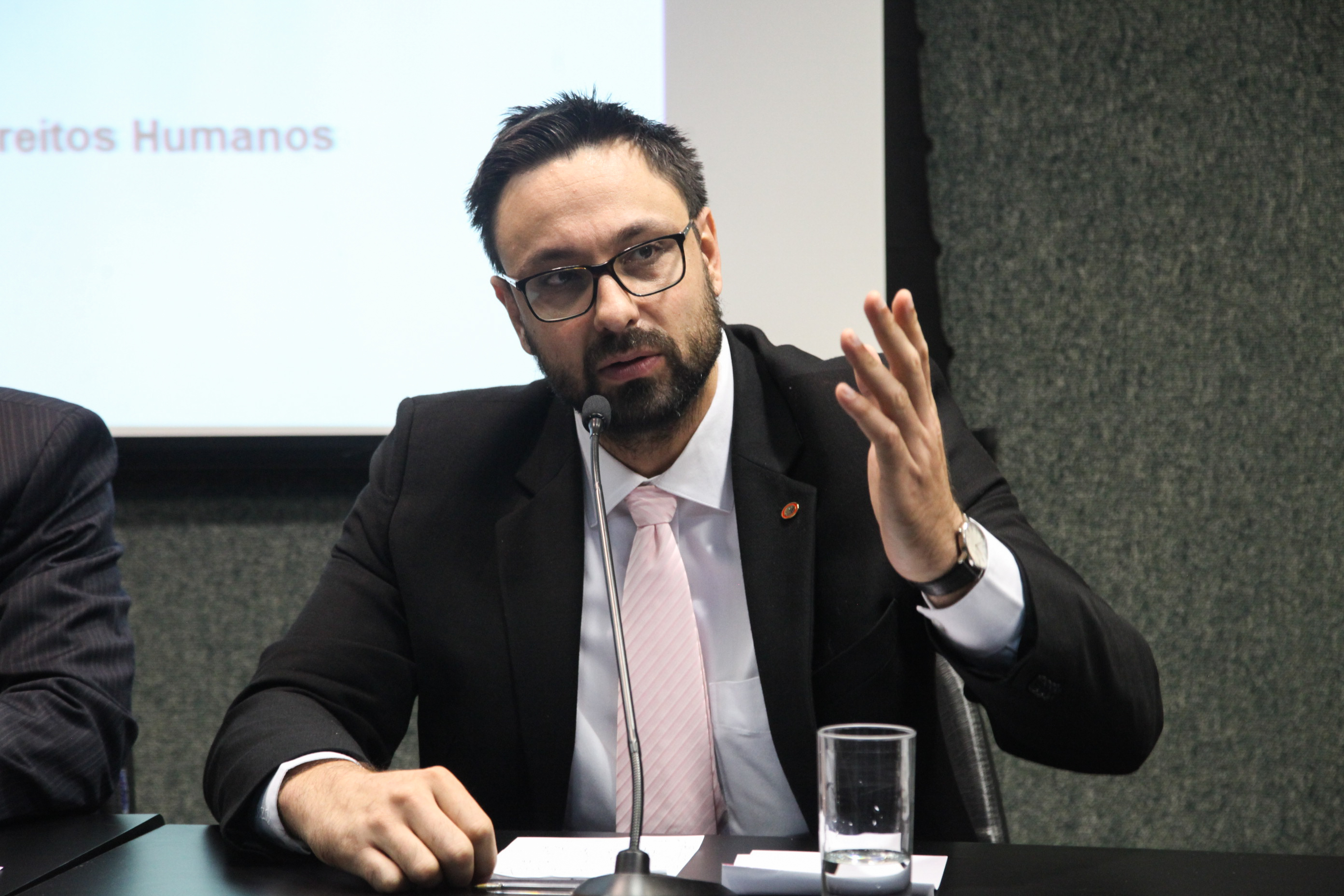 Comissão dos Direitos Humanos Promove Audiência Pública Sobre Dia Internacional Contra LGBTfobia