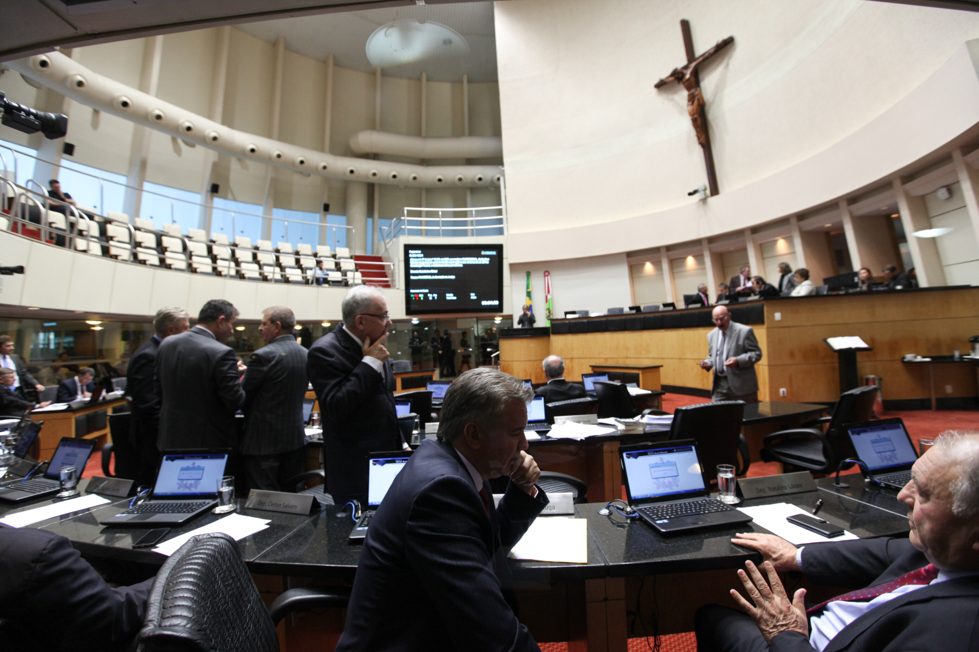 Parlamento repercute denúncias contra o presidente Michel Temer