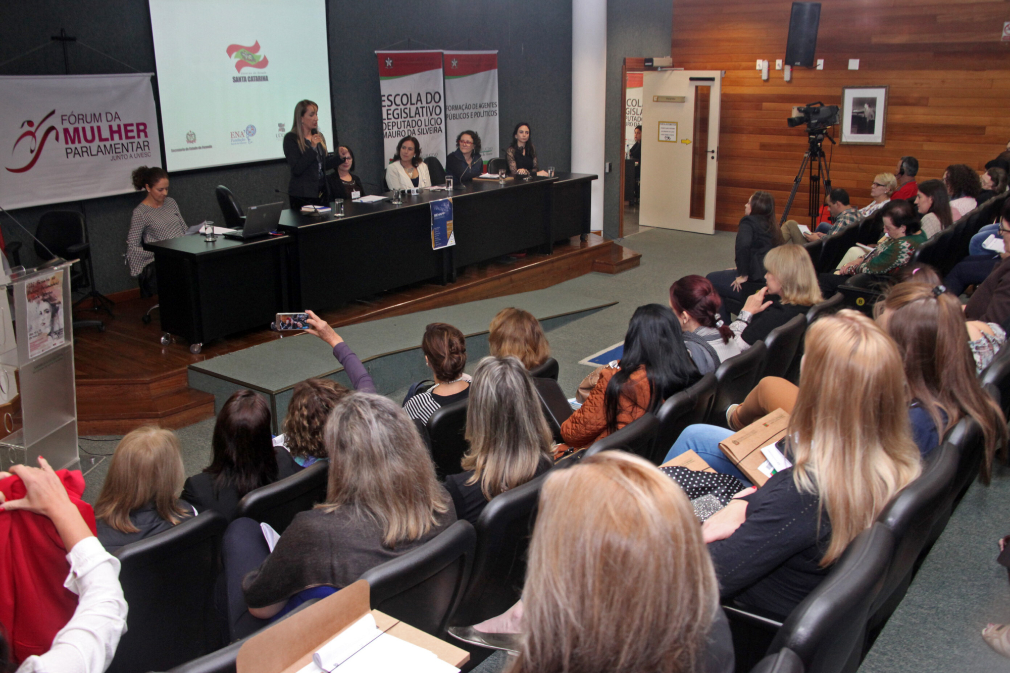 Palestra incentiva protagonismo social da mulher
