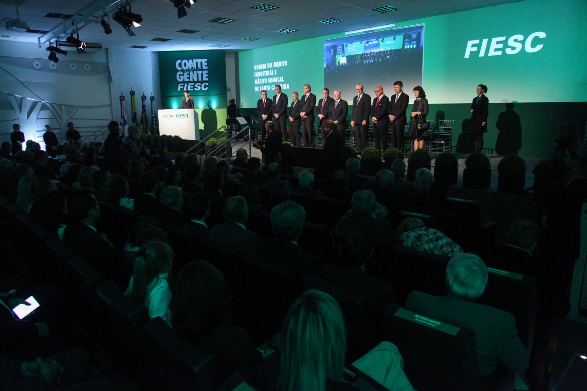 Fiesc confere ordens do Mérito Industrial e do Mérito Sindical em solenidade