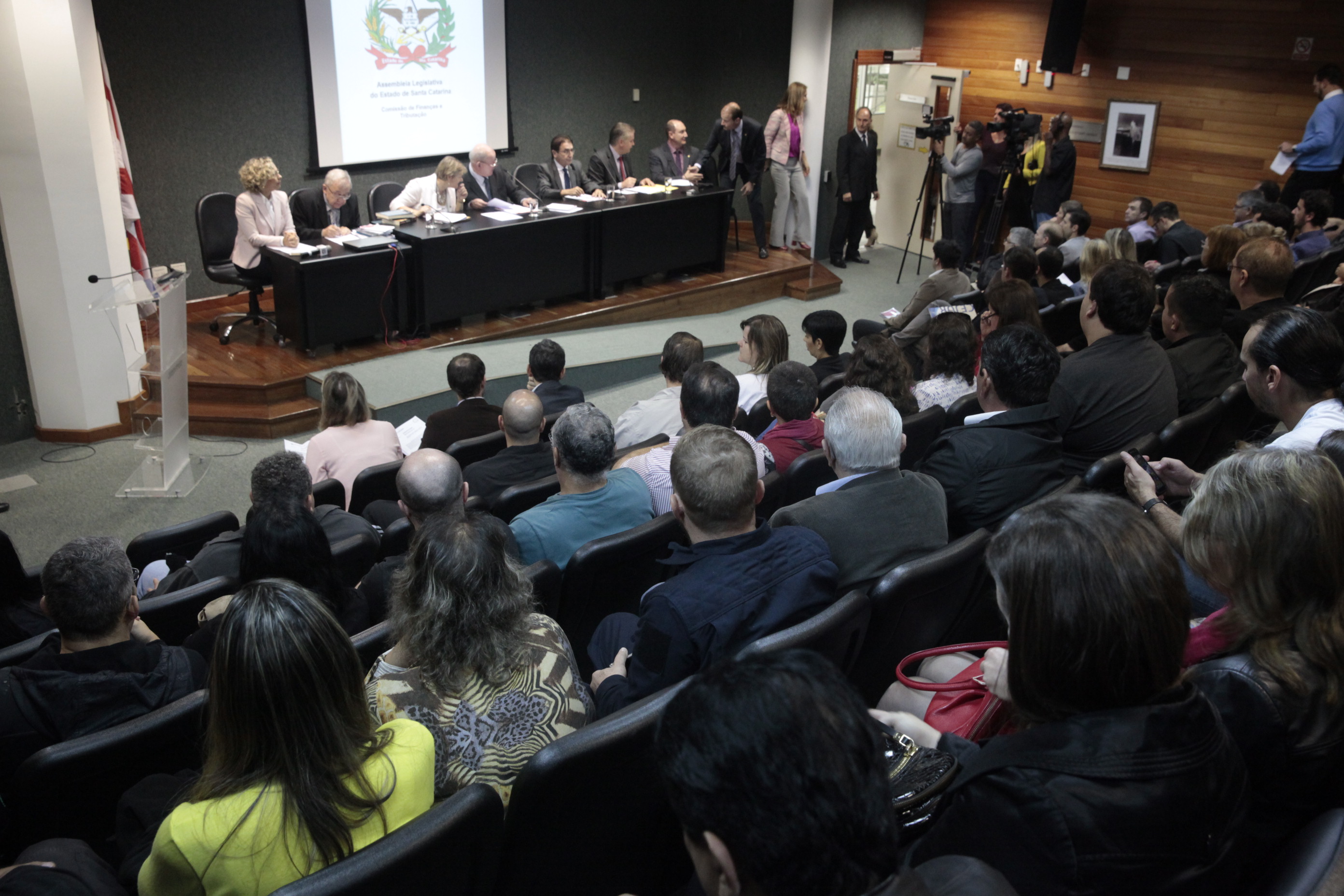 Comissão de Finanças promove Audiência Pública para tratar da medida provisória 210/2017.
