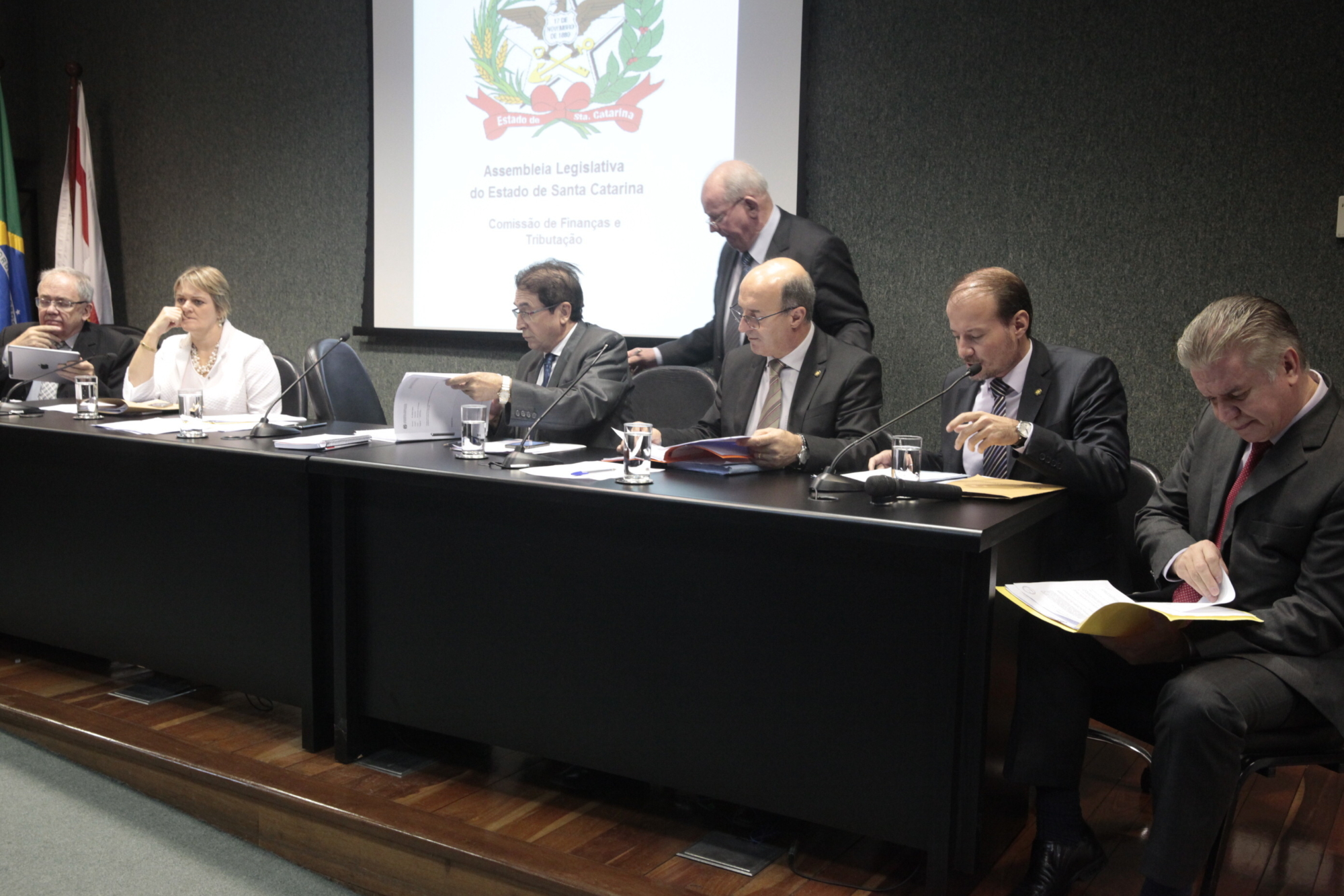 Finanças aprova mudanças na estrutura administrativa da Alesc
