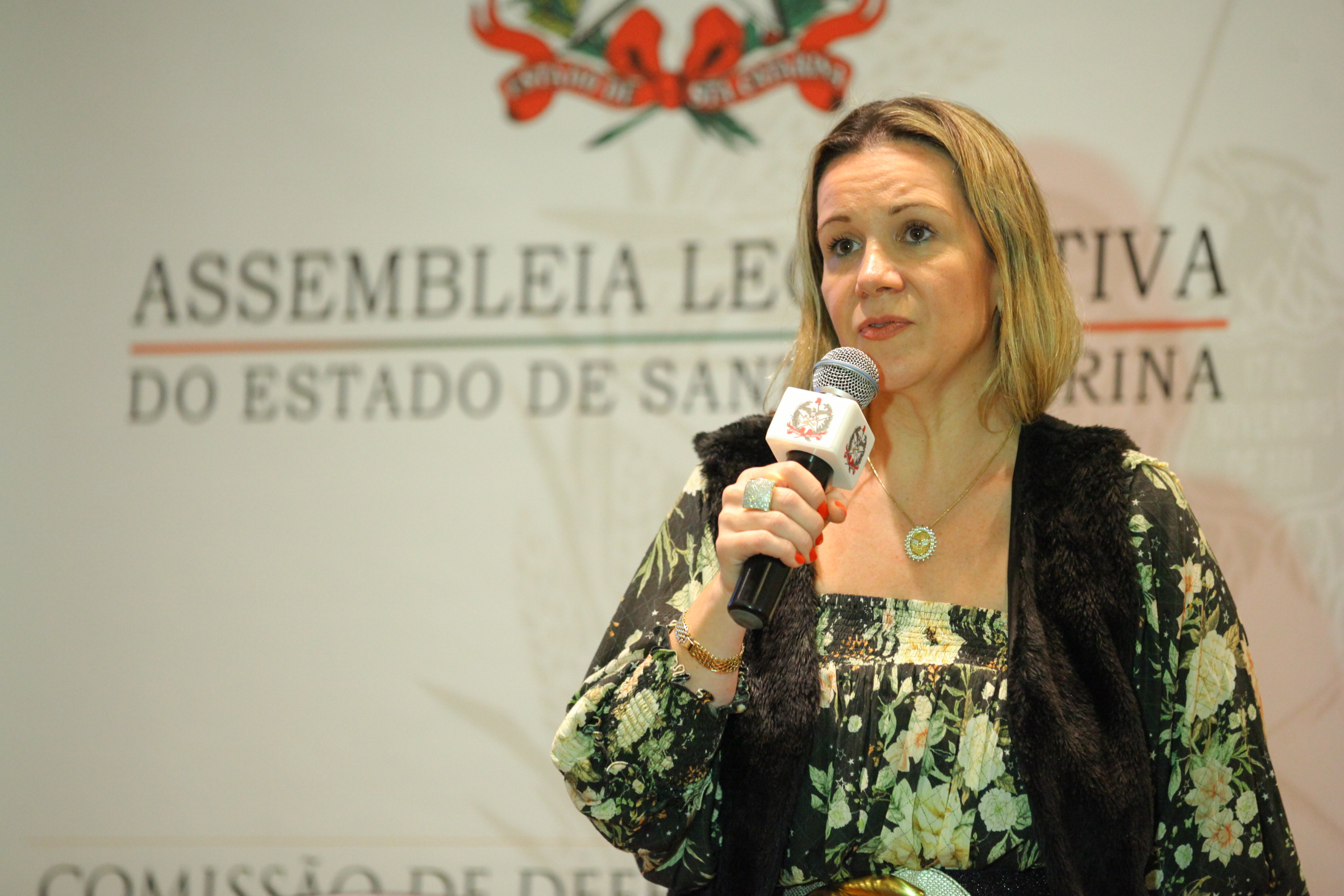 Carla Tirelle, médica neurologista. IV Seminário de Saúde e Prevenção das Deficiências das APAEs de Santa Catarina