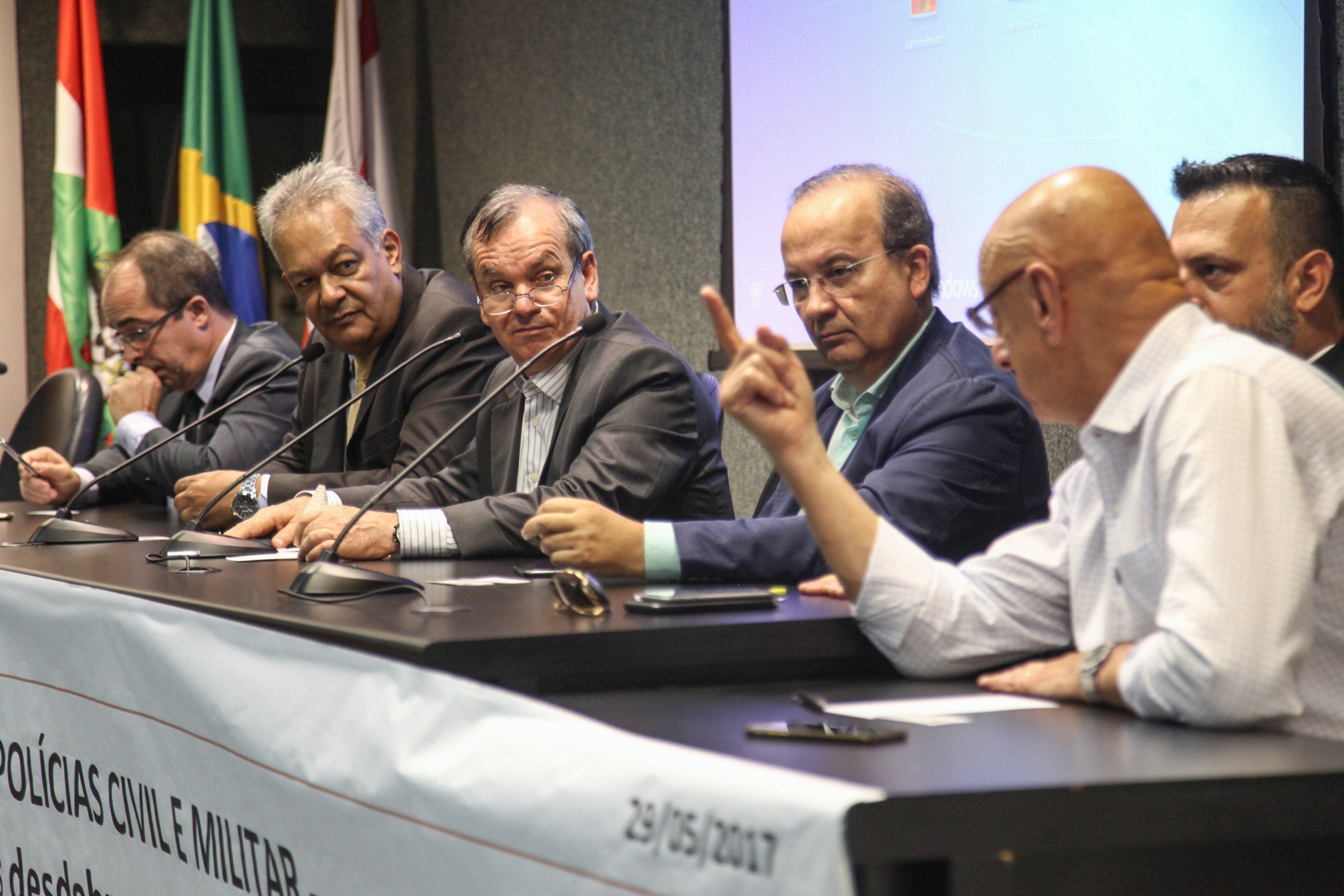 Seminário: Unificação das polícias Civil e Militar.