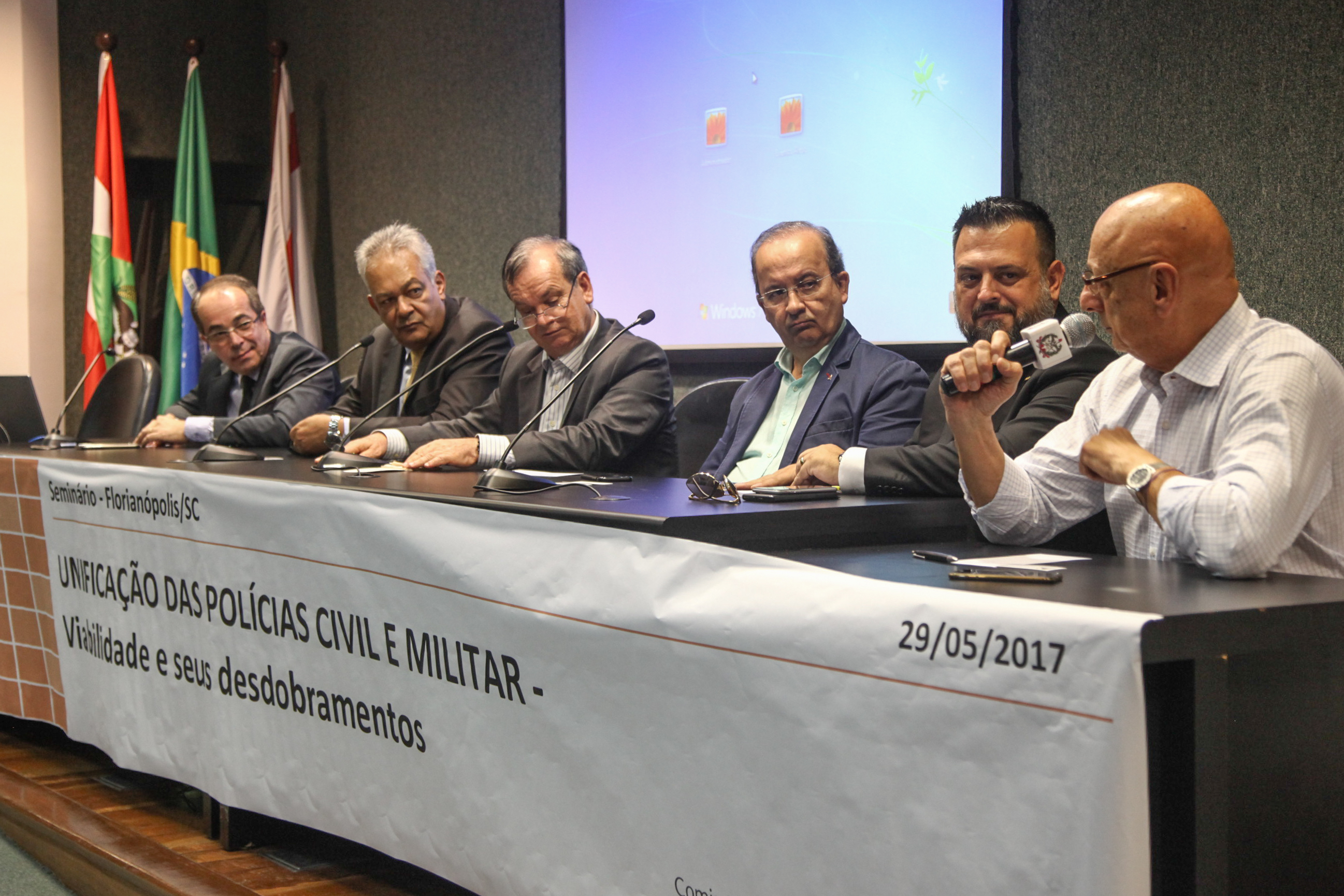 Seminário: Unificação das polícias Civil e Militar.