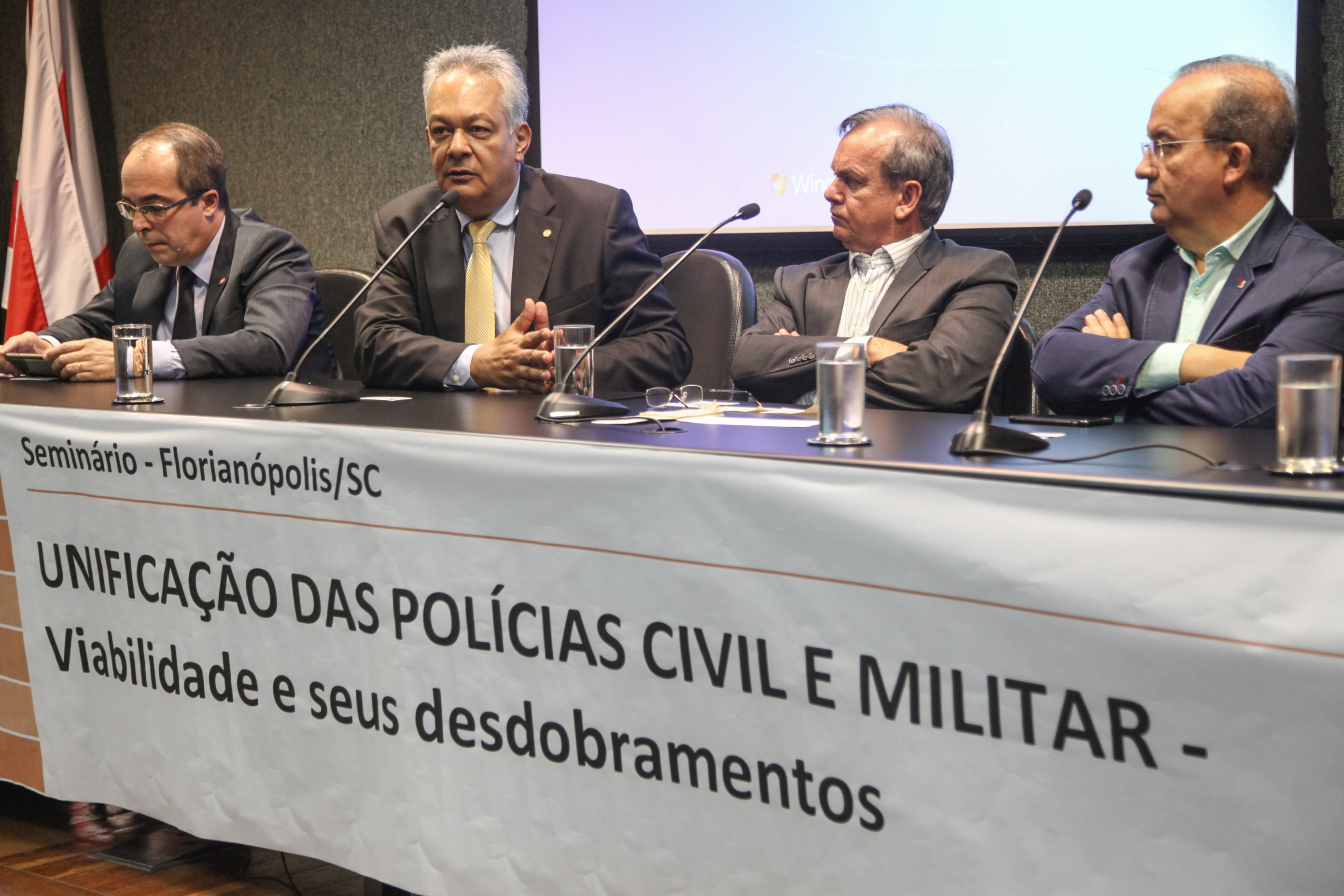 Seminário: Unificação das polícias Civil e Militar.