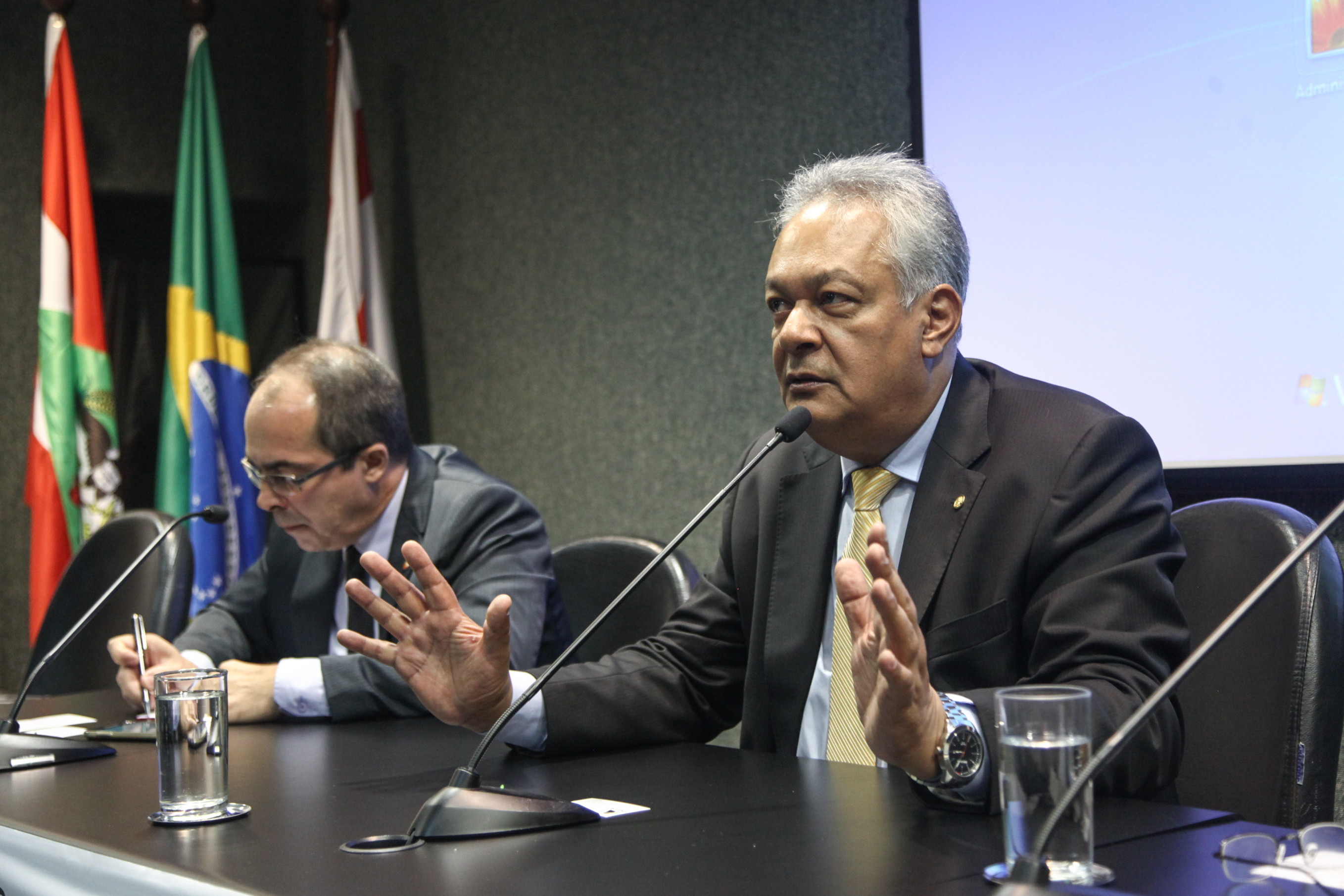 Seminário: Unificação das polícias Civil e Militar.