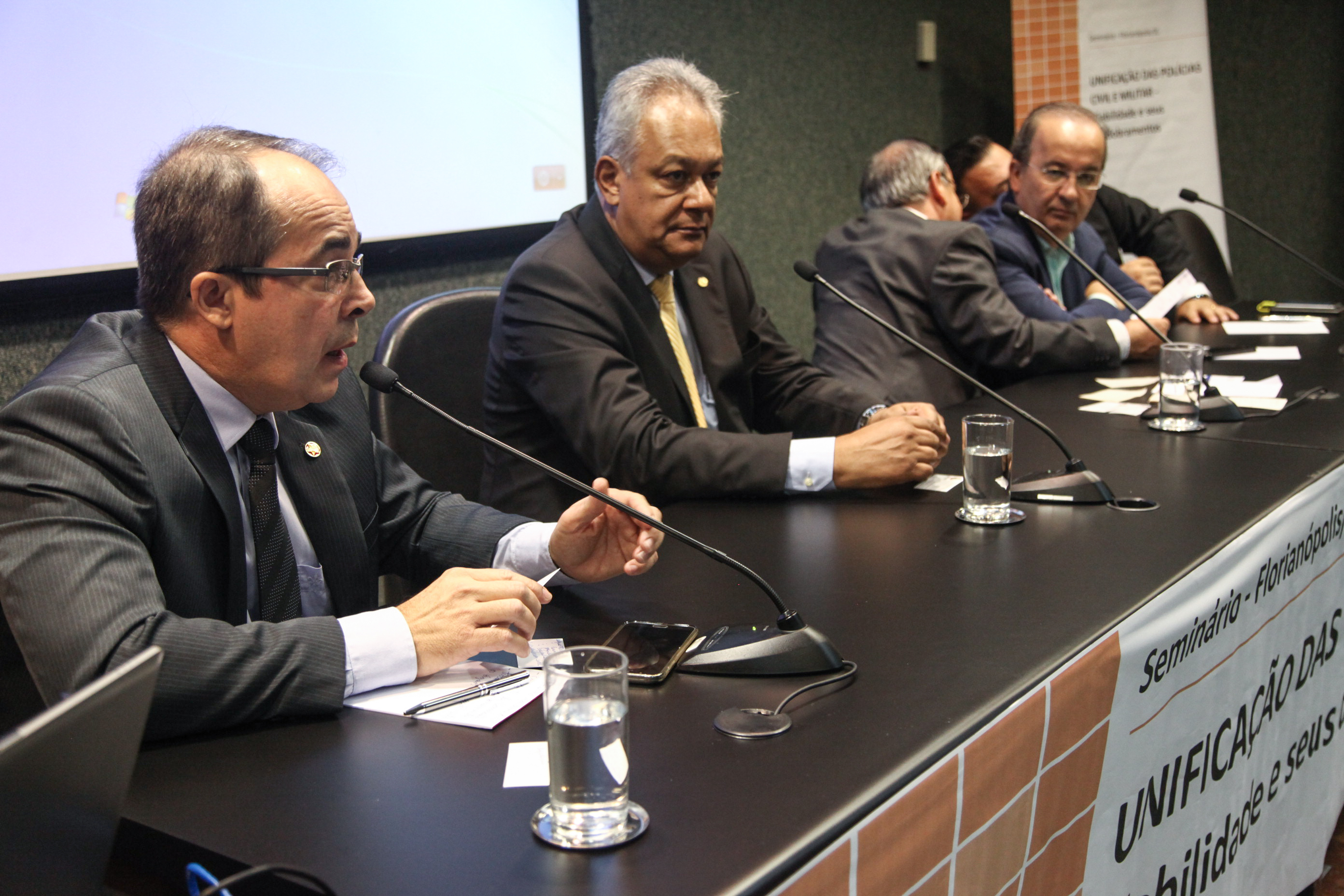 Seminário: Unificação das polícias Civil e Militar.