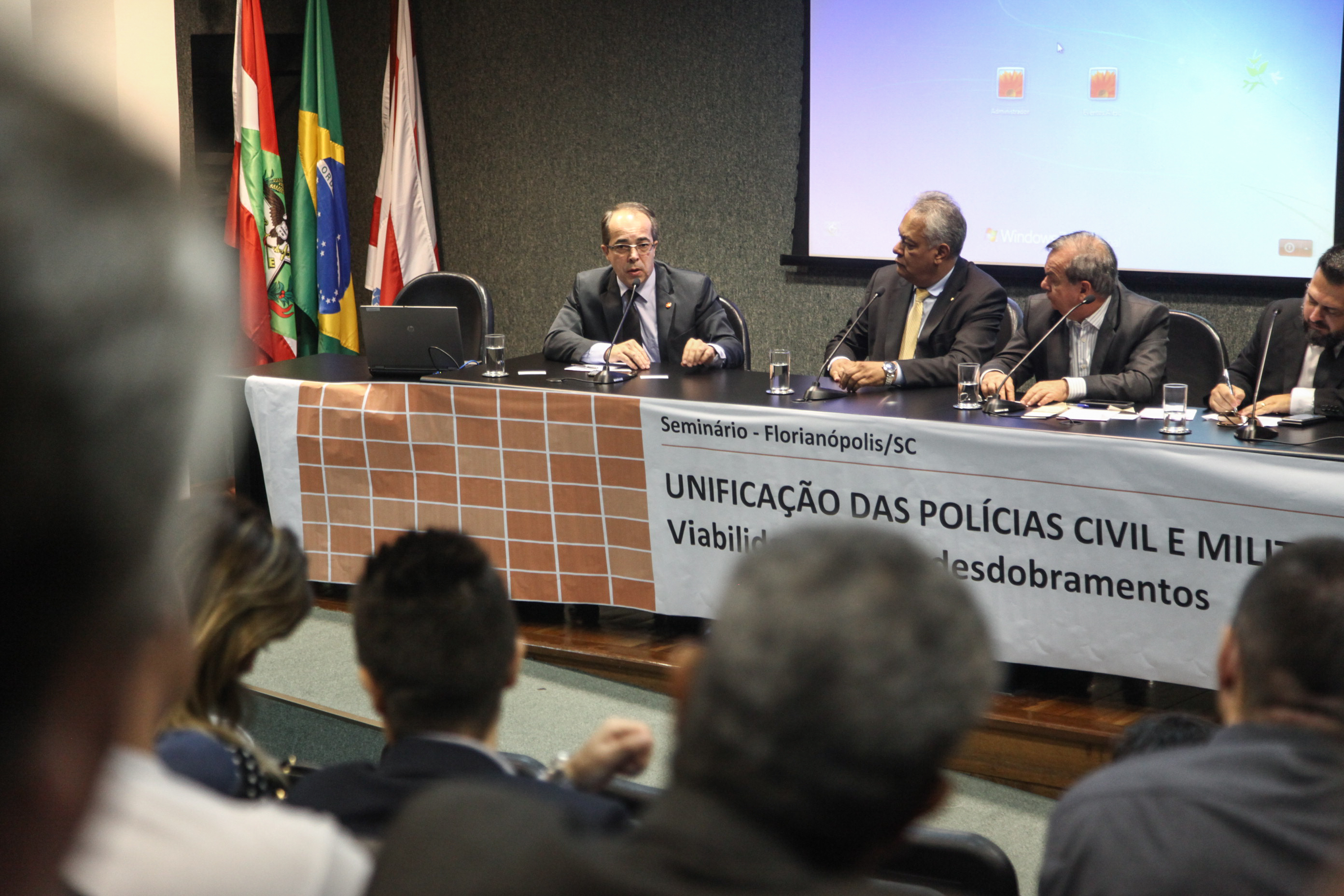 Seminário: Unificação das polícias Civil e Militar.