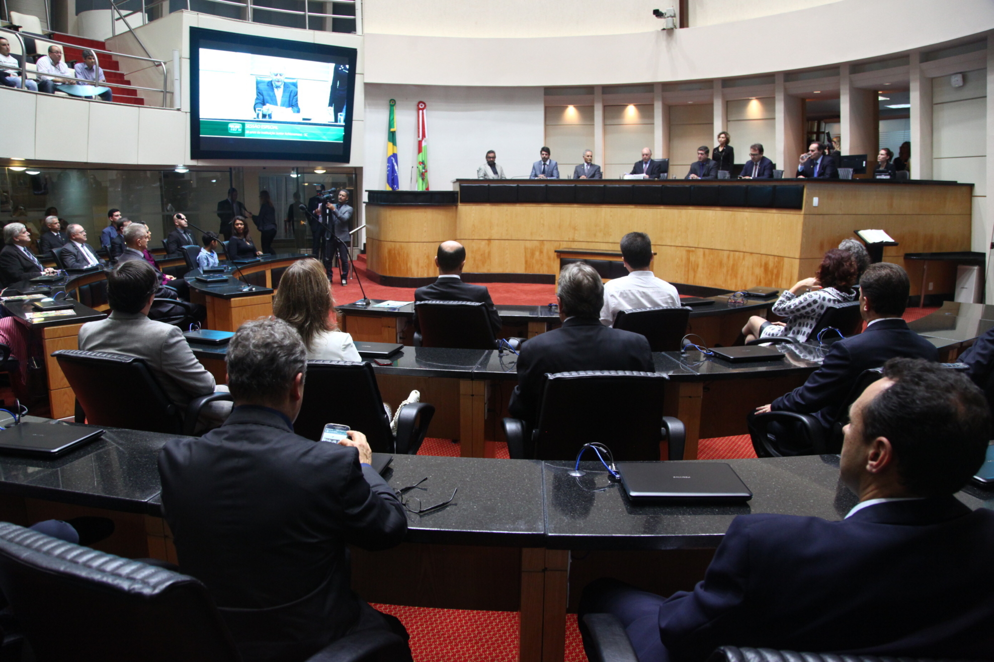 Parlamento homenageia 20 anos da Junior Achievement em Santa Catarina