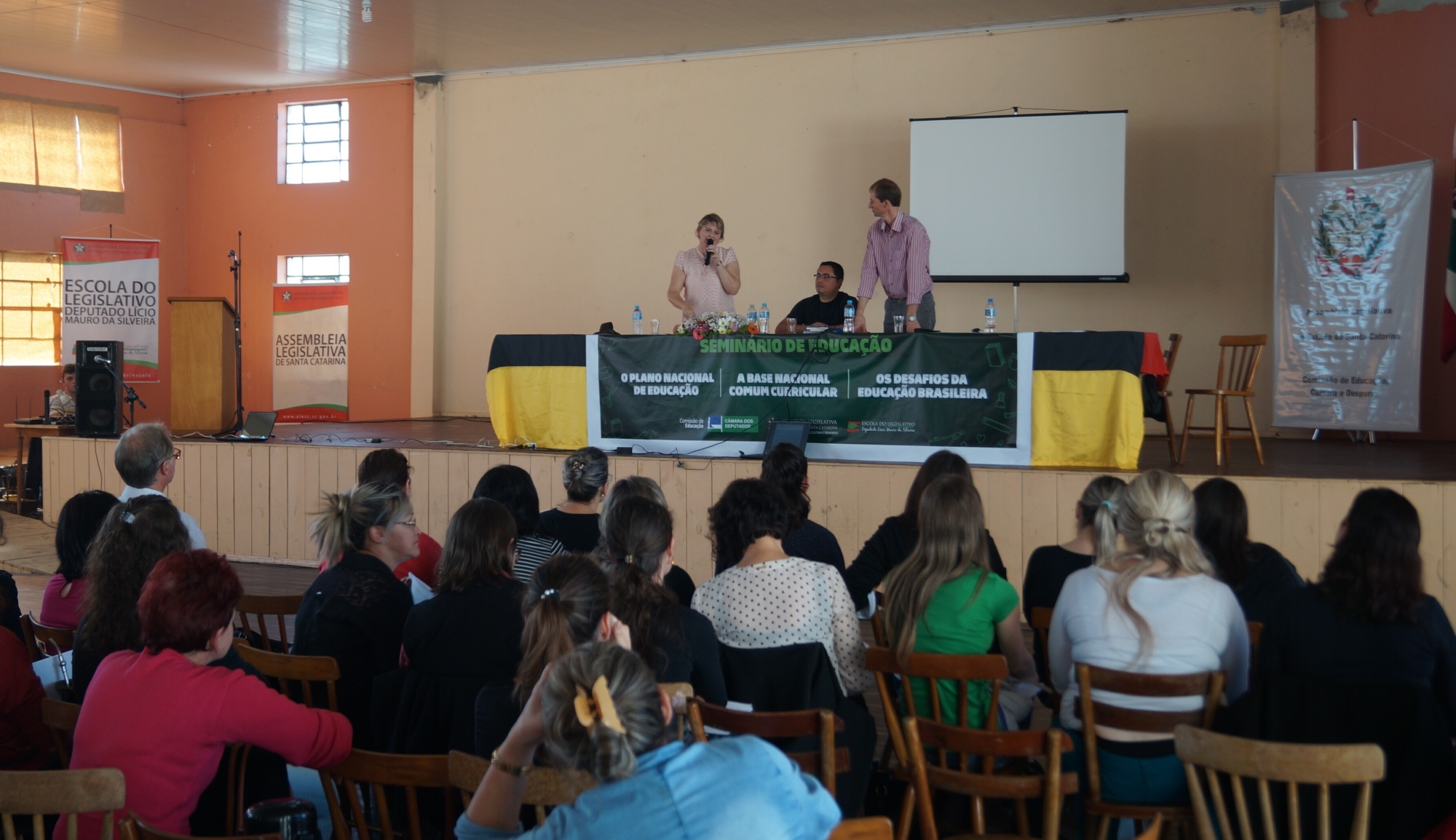 Seminário reúne professores do sul do Estado para debater os desafios da educação