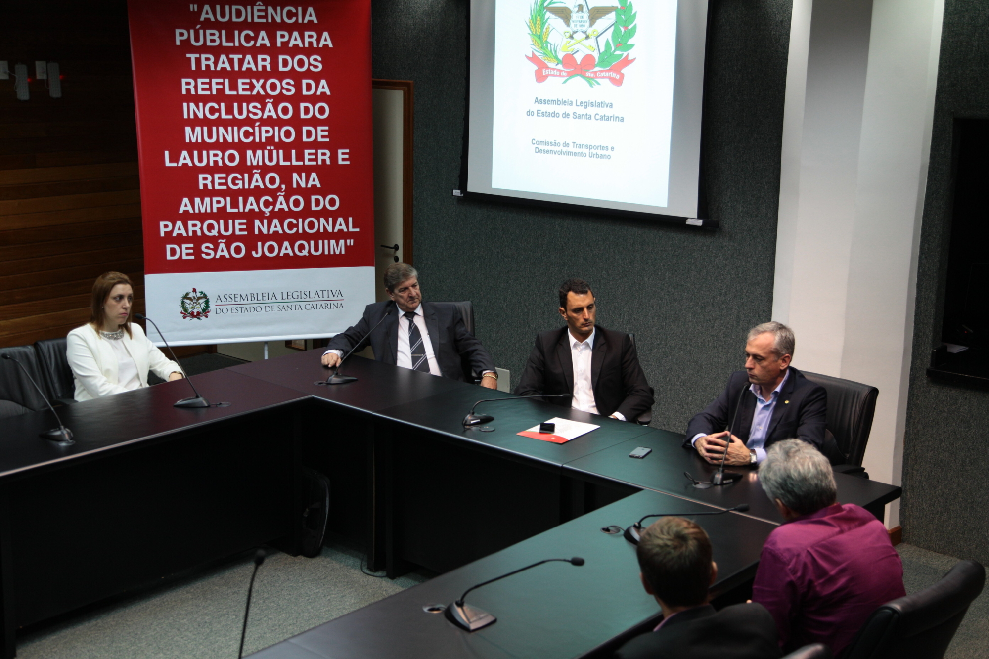 Comissão entrega encaminhamento de audiência a deputado federal