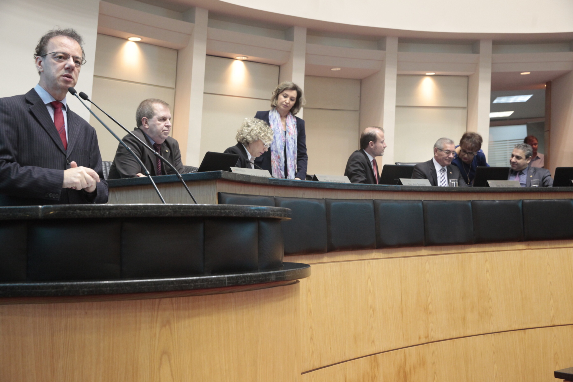 Pronunciamentos dos deputados na sessão desta quinta (18)
