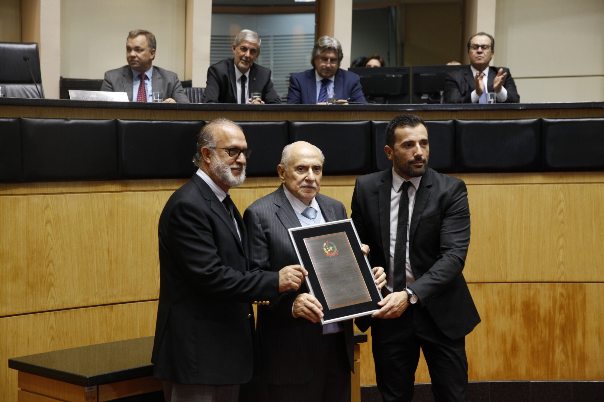 Parlamento presta homenagem aos 30 anos da RICTV Record