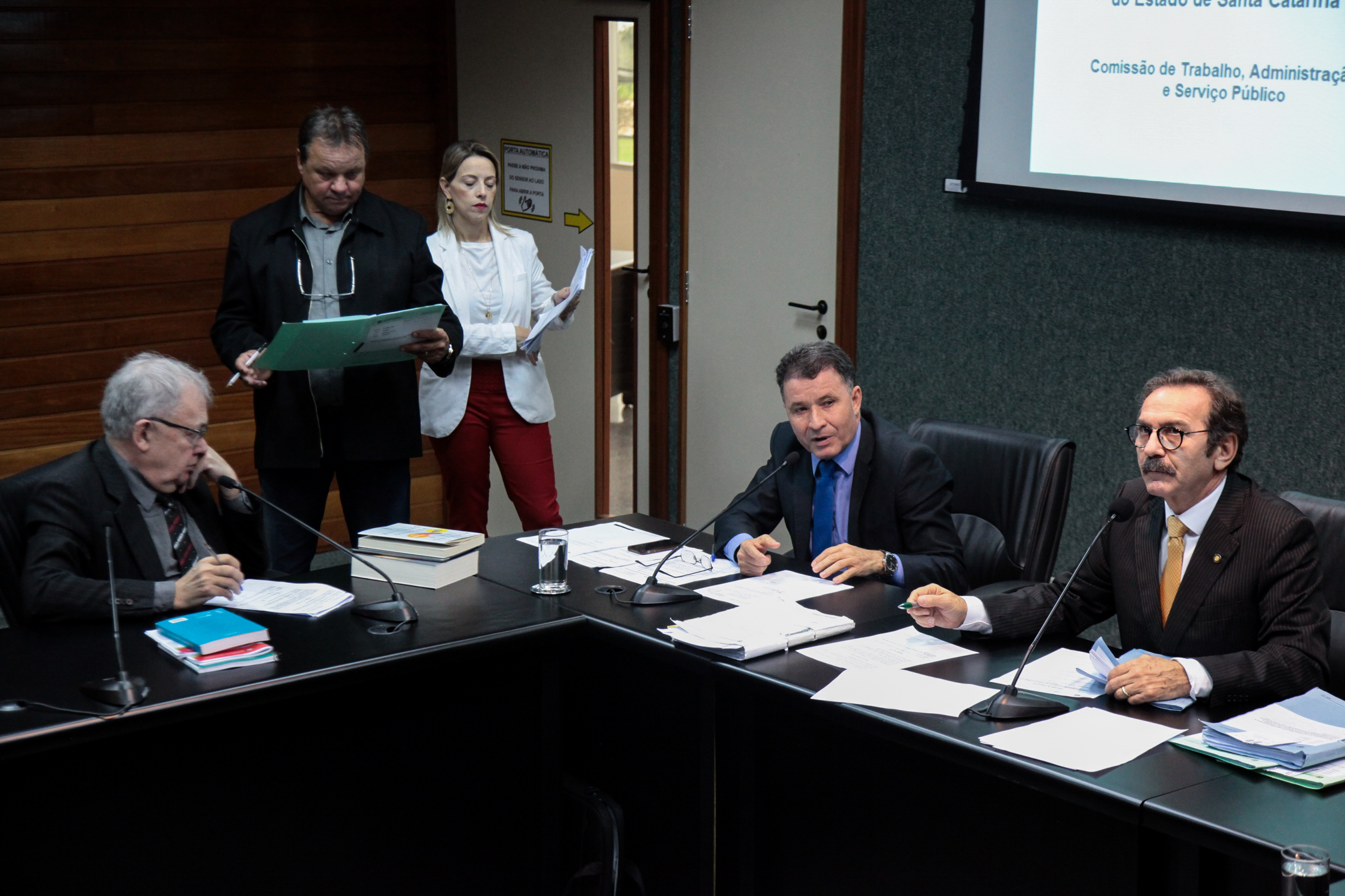 Comissão de Trabalho, Administração e Serviços Públicos.