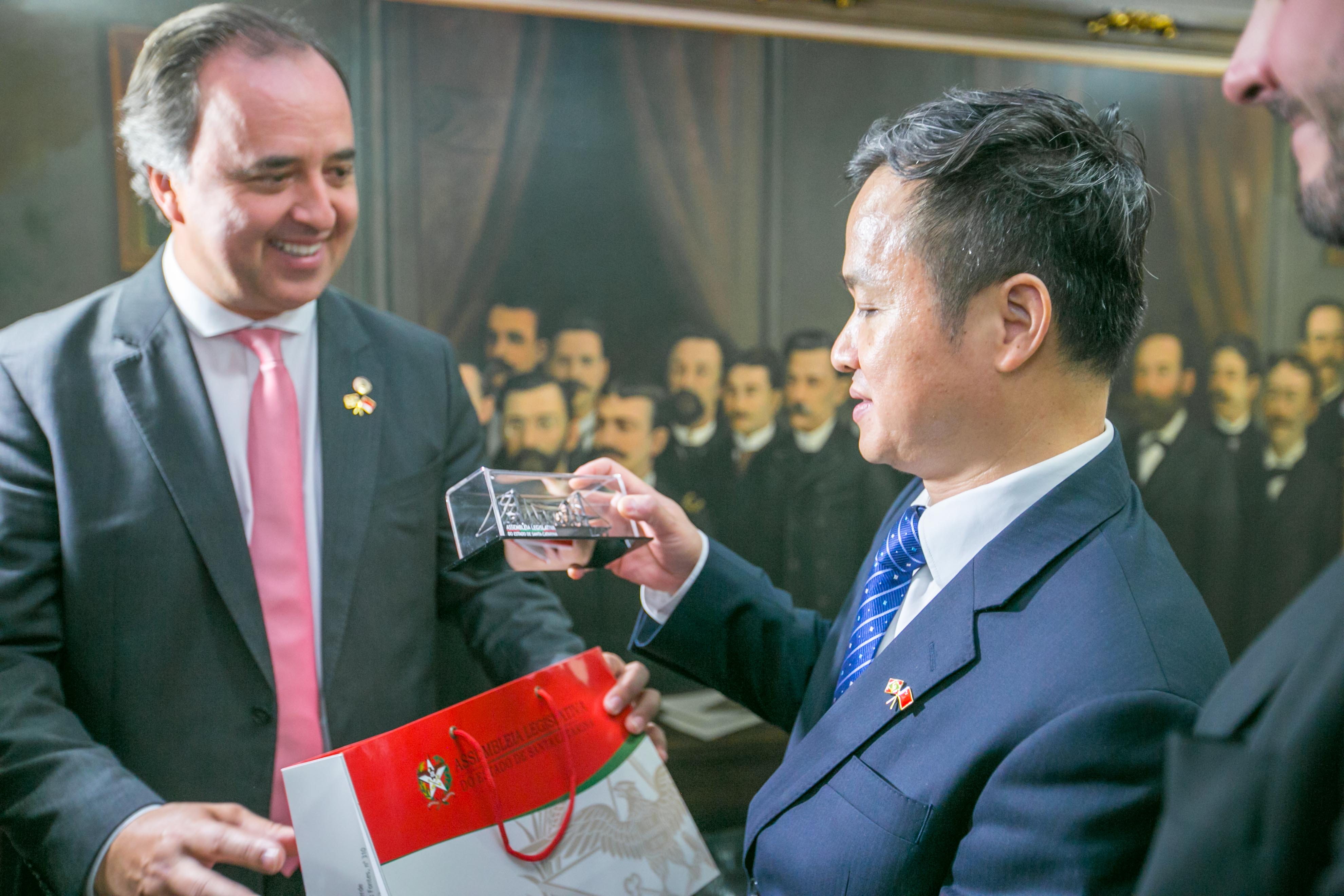 Visita de Comissão Chinesa a ALESC