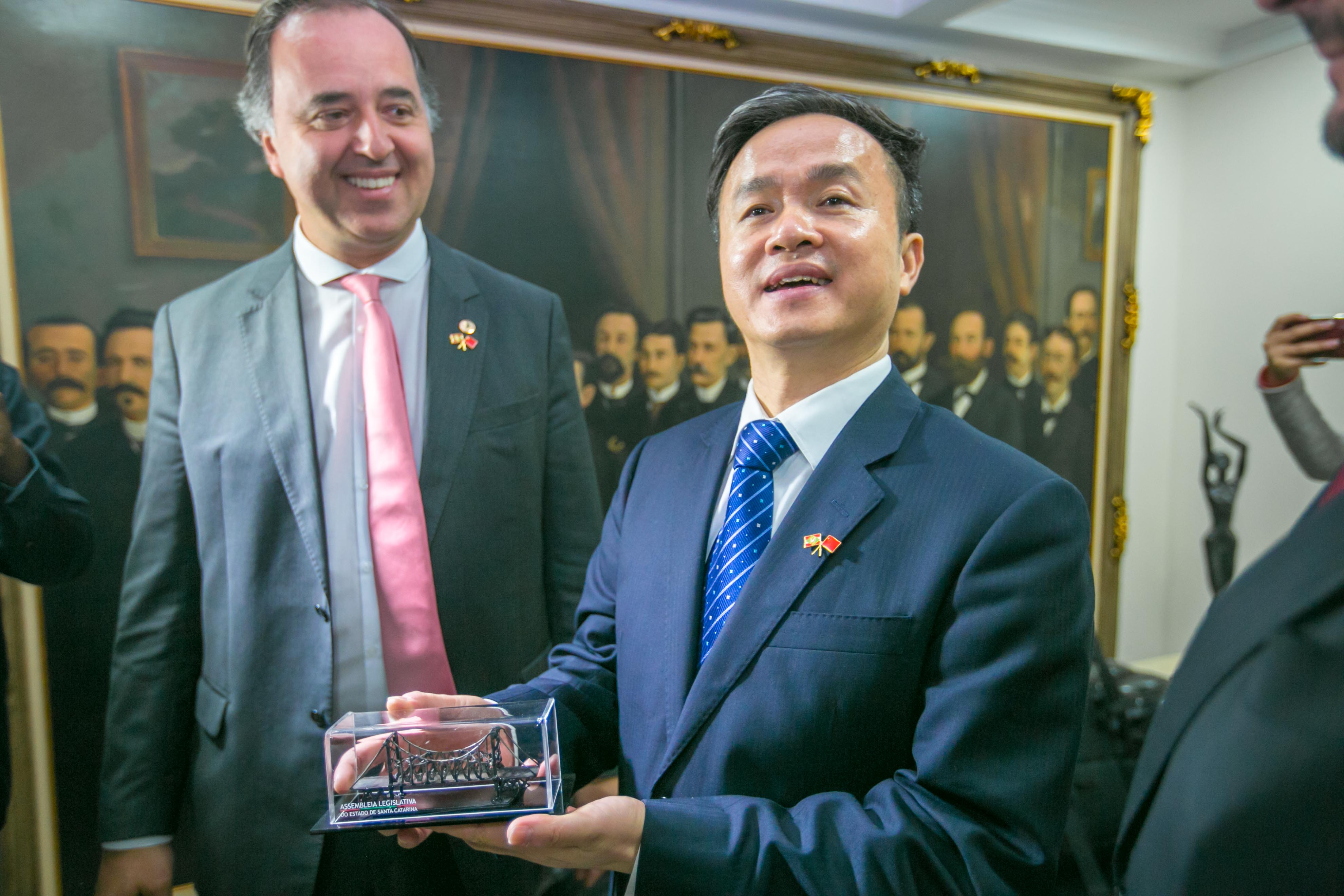 Visita de Comissão Chinesa a ALESC
