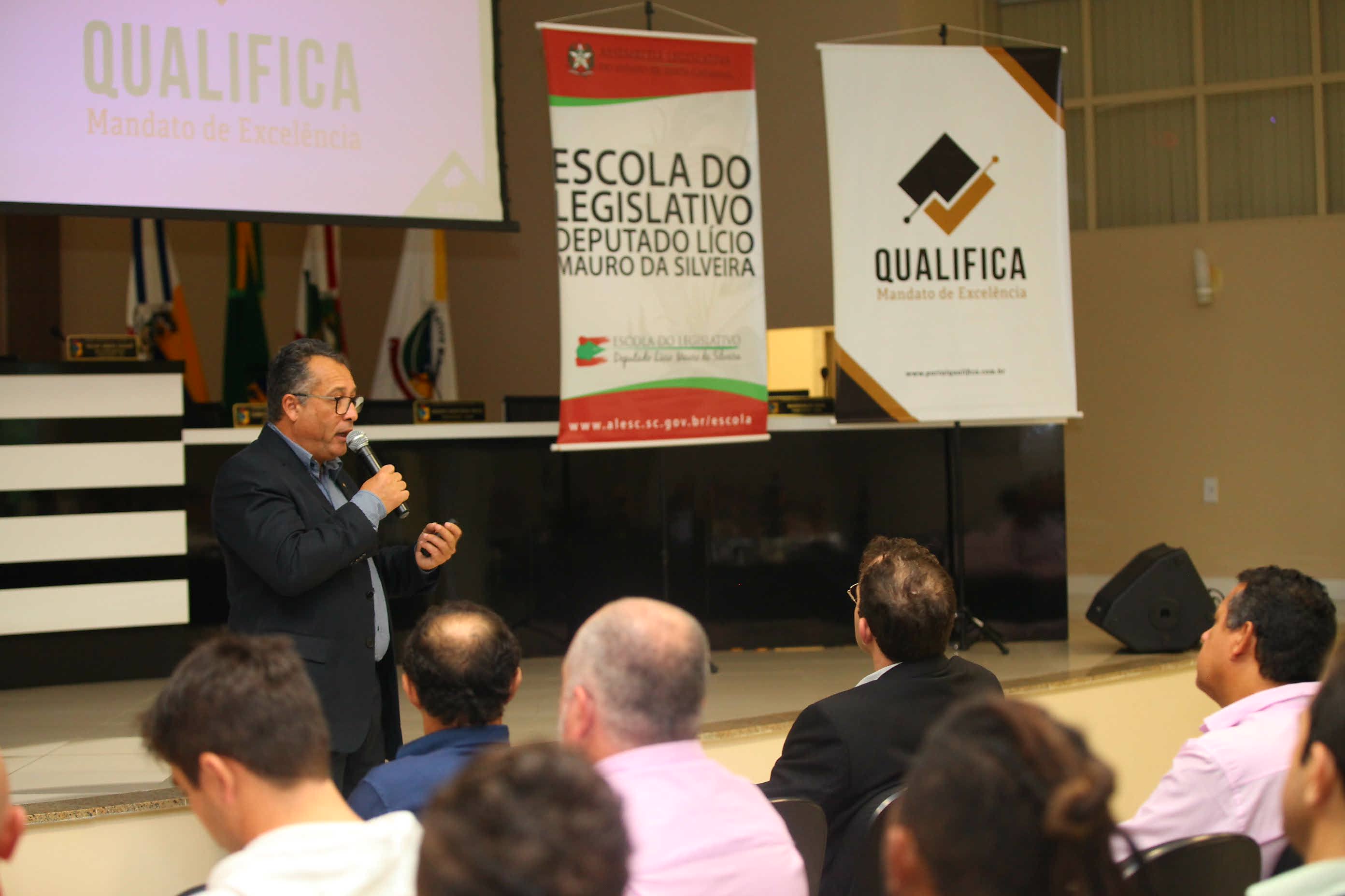 Escola do Legislativo Realiza o Programa Qualifica na Câmara Municipal de Itapema