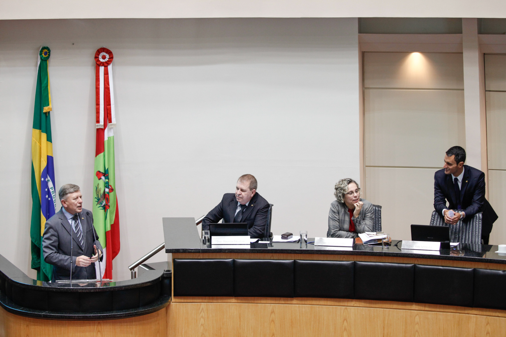 Pronunciamentos dos deputados na sessão desta quarta (14)