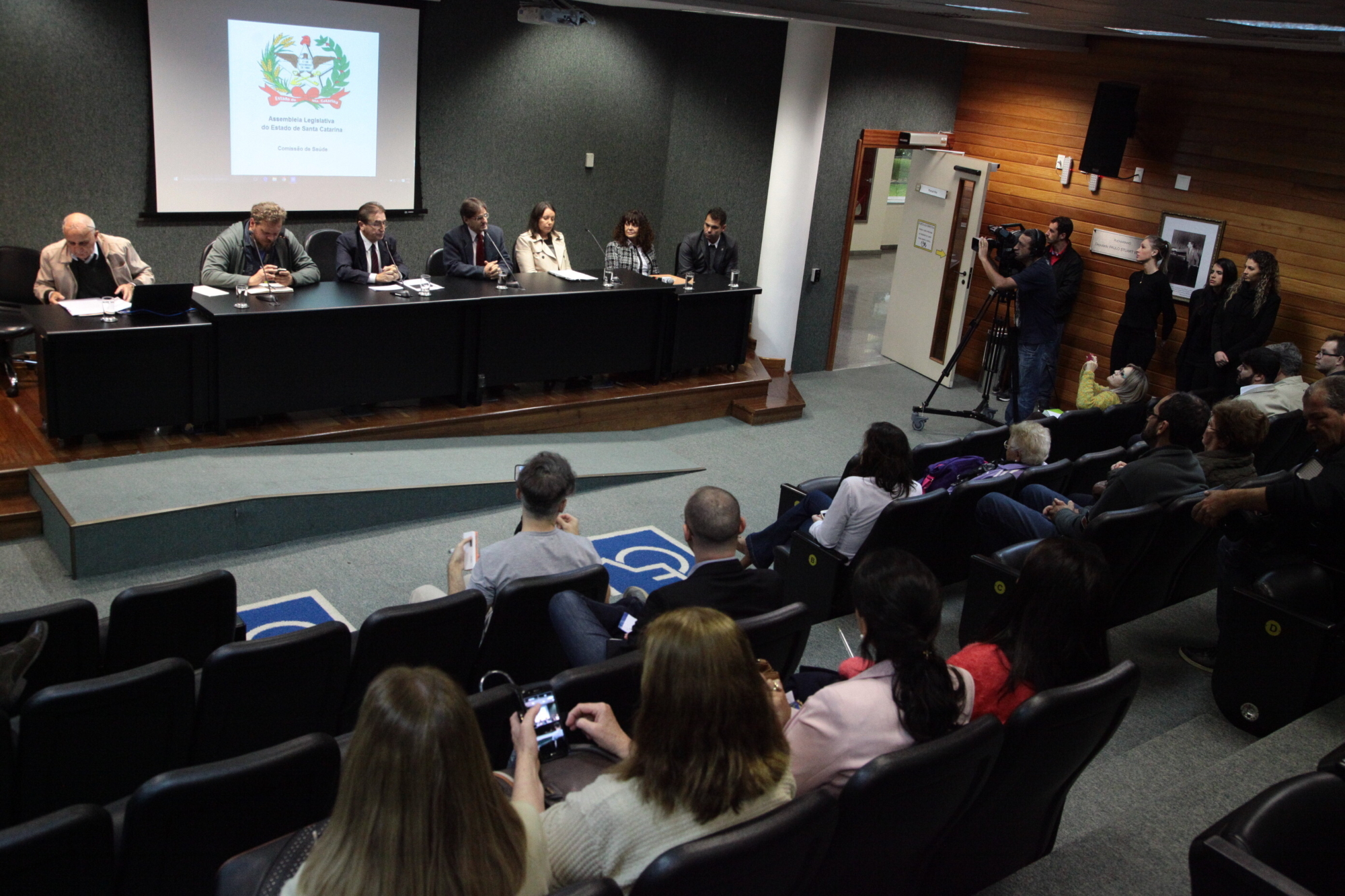Depressão é tema de debate; doença atinge mais de 11 milhões no país