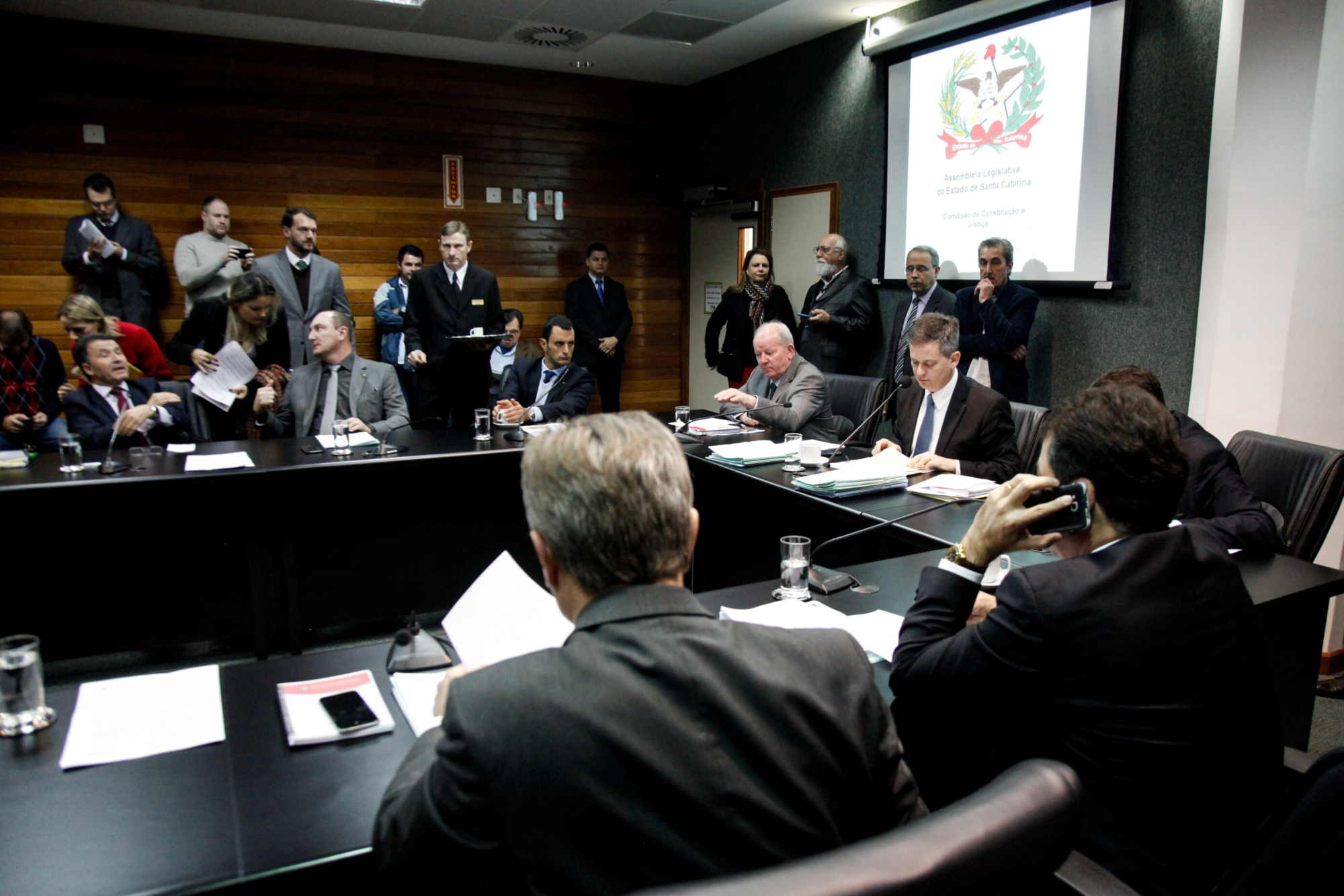 PEC que destina parte da receita do Estado para emendas de deputados vai a Plenário