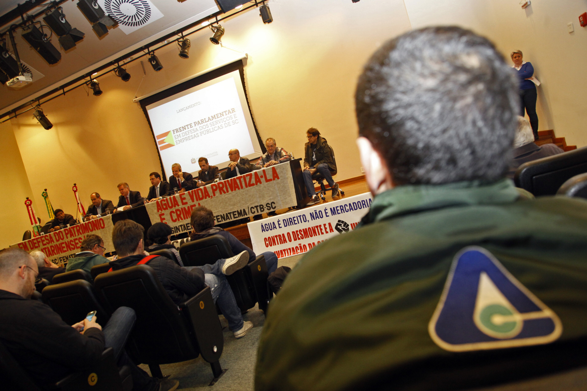 Assembleia lança frente contra privatização de estatais catarinenses