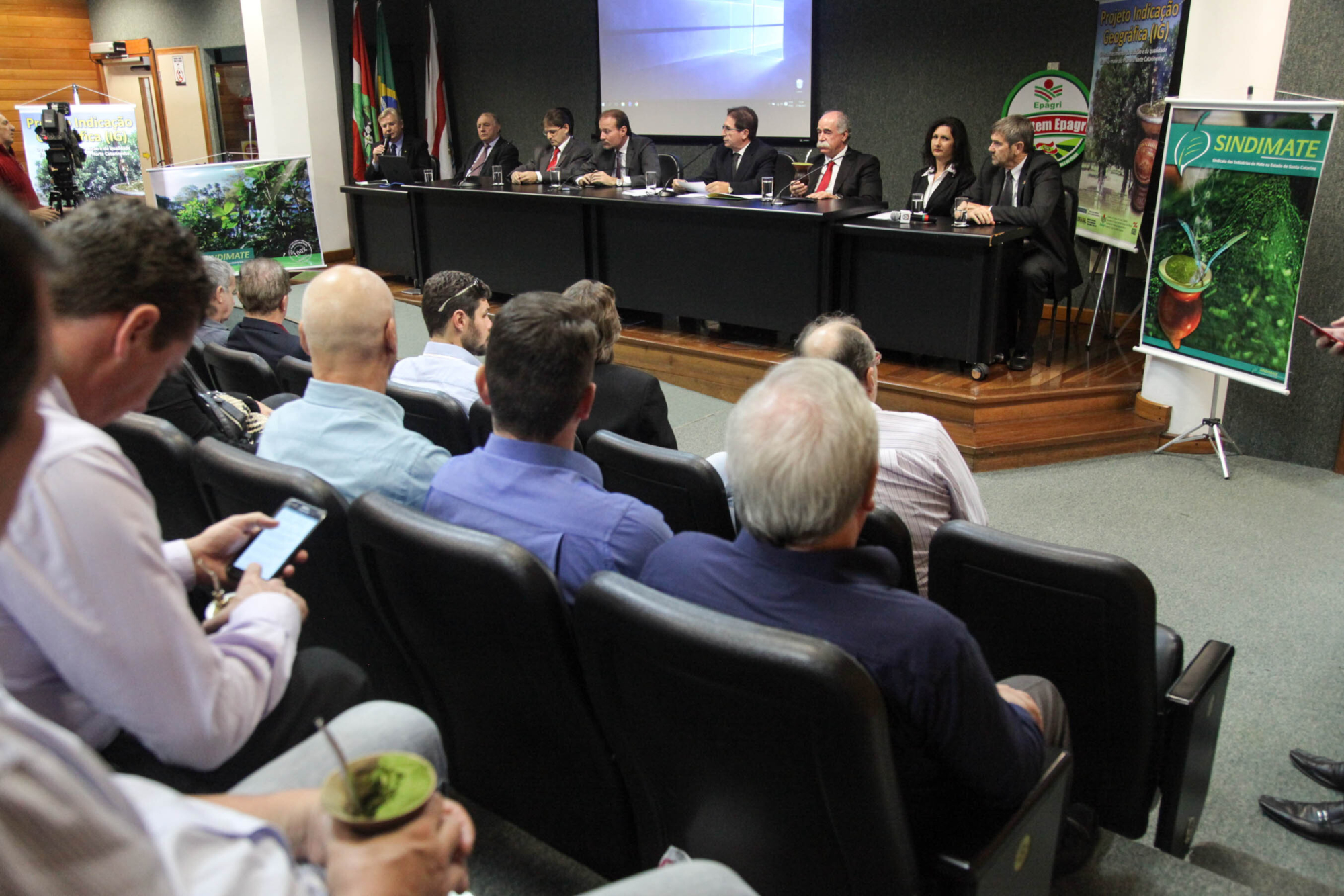 Frente Parlamentar da Erva-Mate faz 1ª reunião com representantes do setor