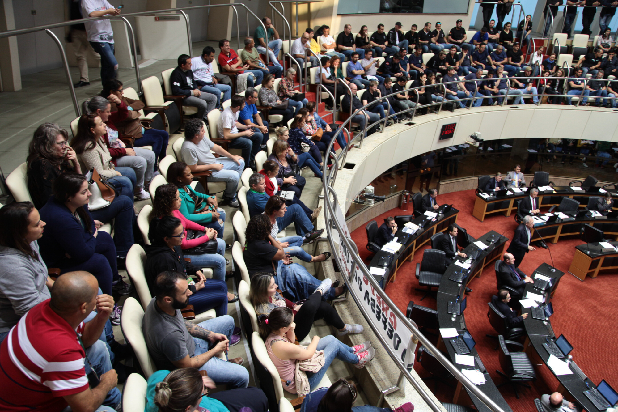Aprovada conversão em lei de MP sobre servidores temporários