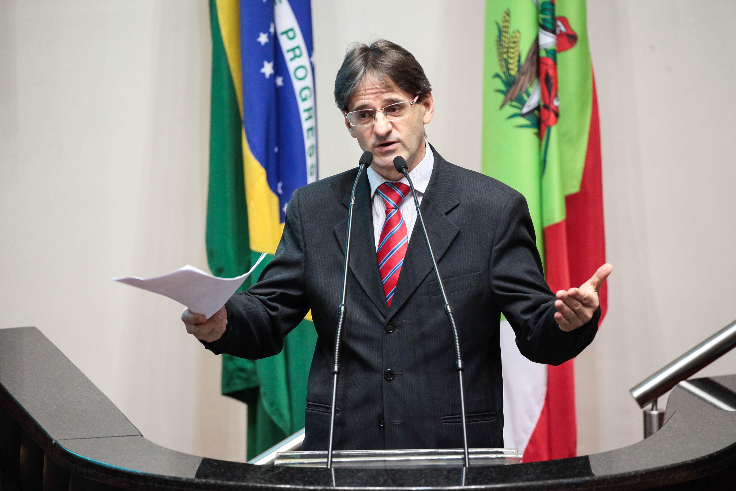 Deputado Neodi Saretta (PT). Sessão Ordinária.