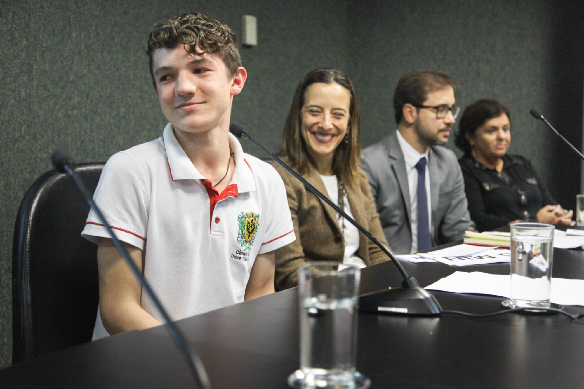 Vereadores mirins cobram execução e ampliação da lei do segundo professor