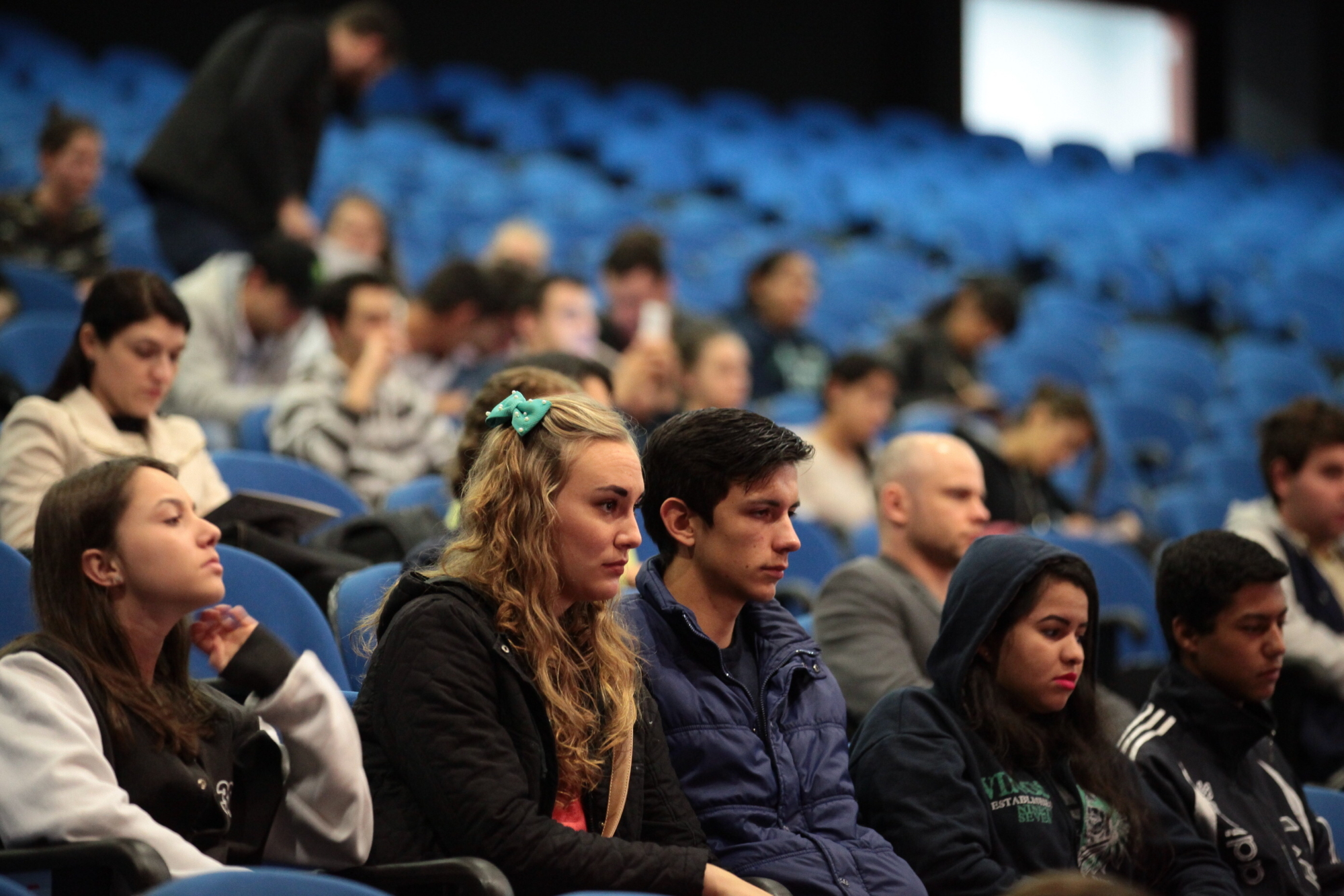 Plateia acompanha as palestras.
