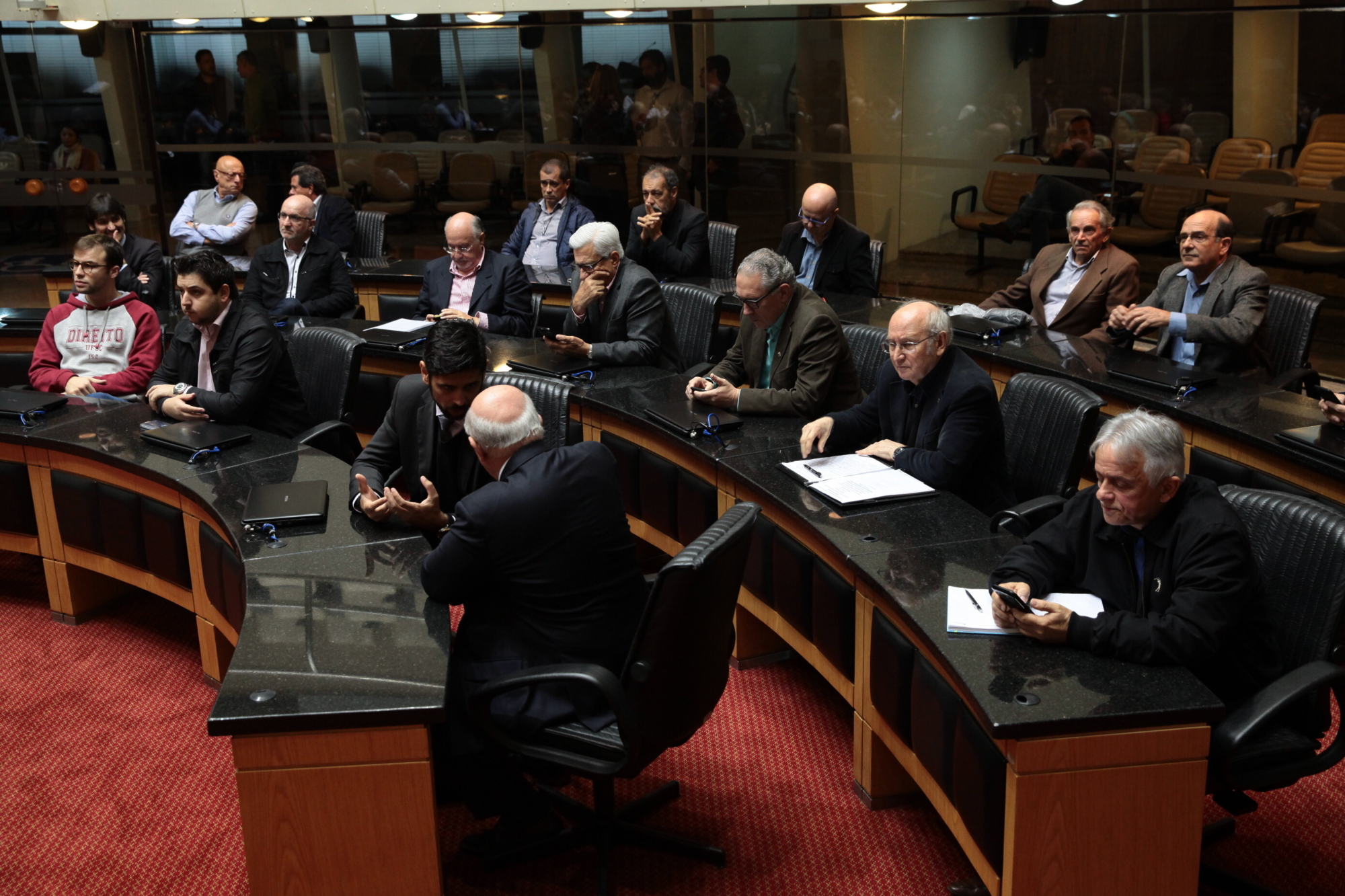 Vereadores, prefeitos e representantes de entidades participaram do debate