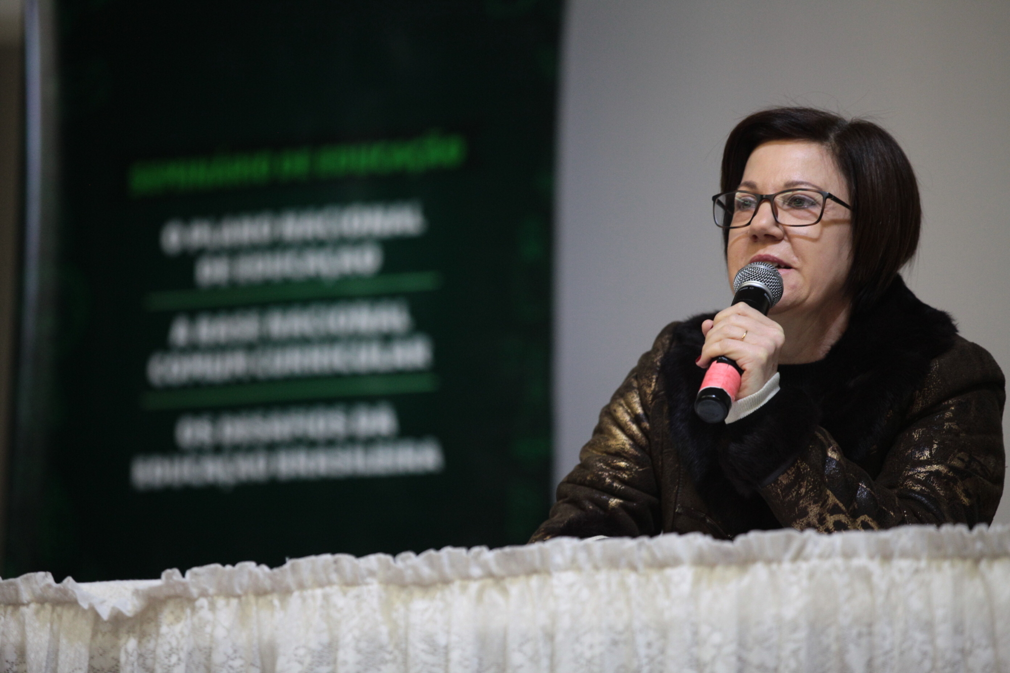 Decisões do MEC causam impasses na realização das conferências da educação